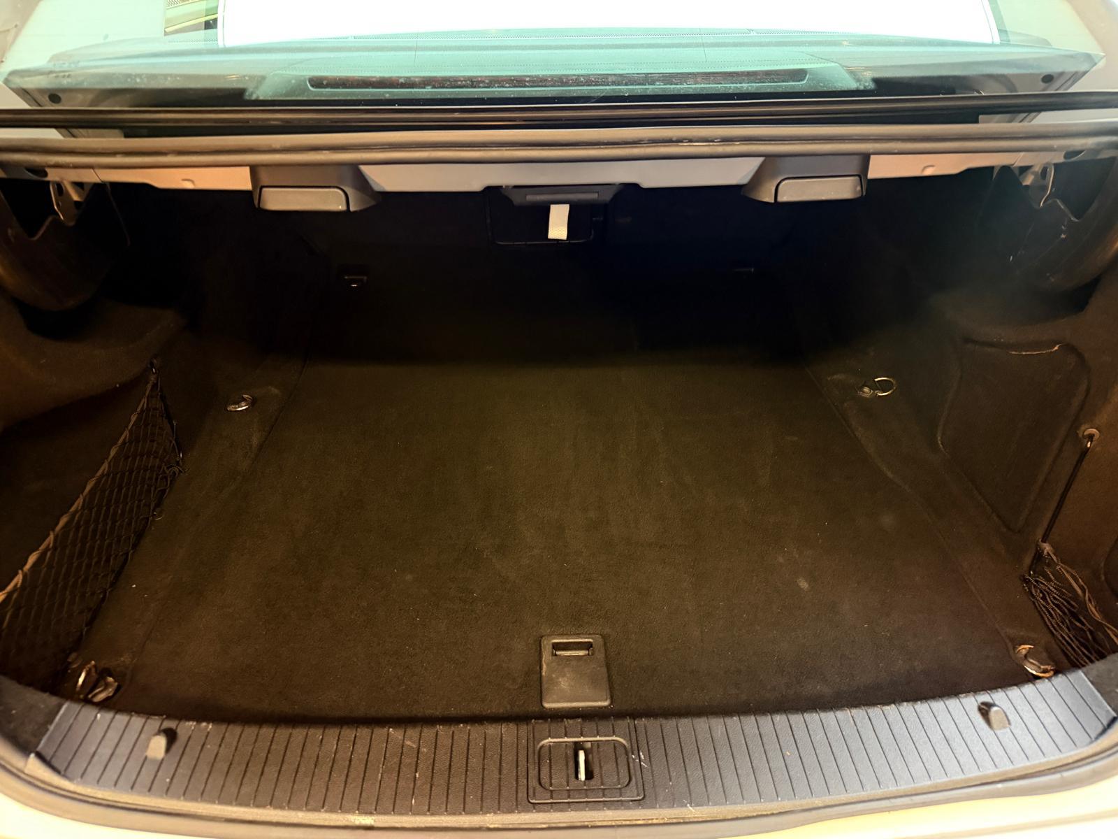 MERCEDES-BENZ E 250 CDI BlueEF-image-10