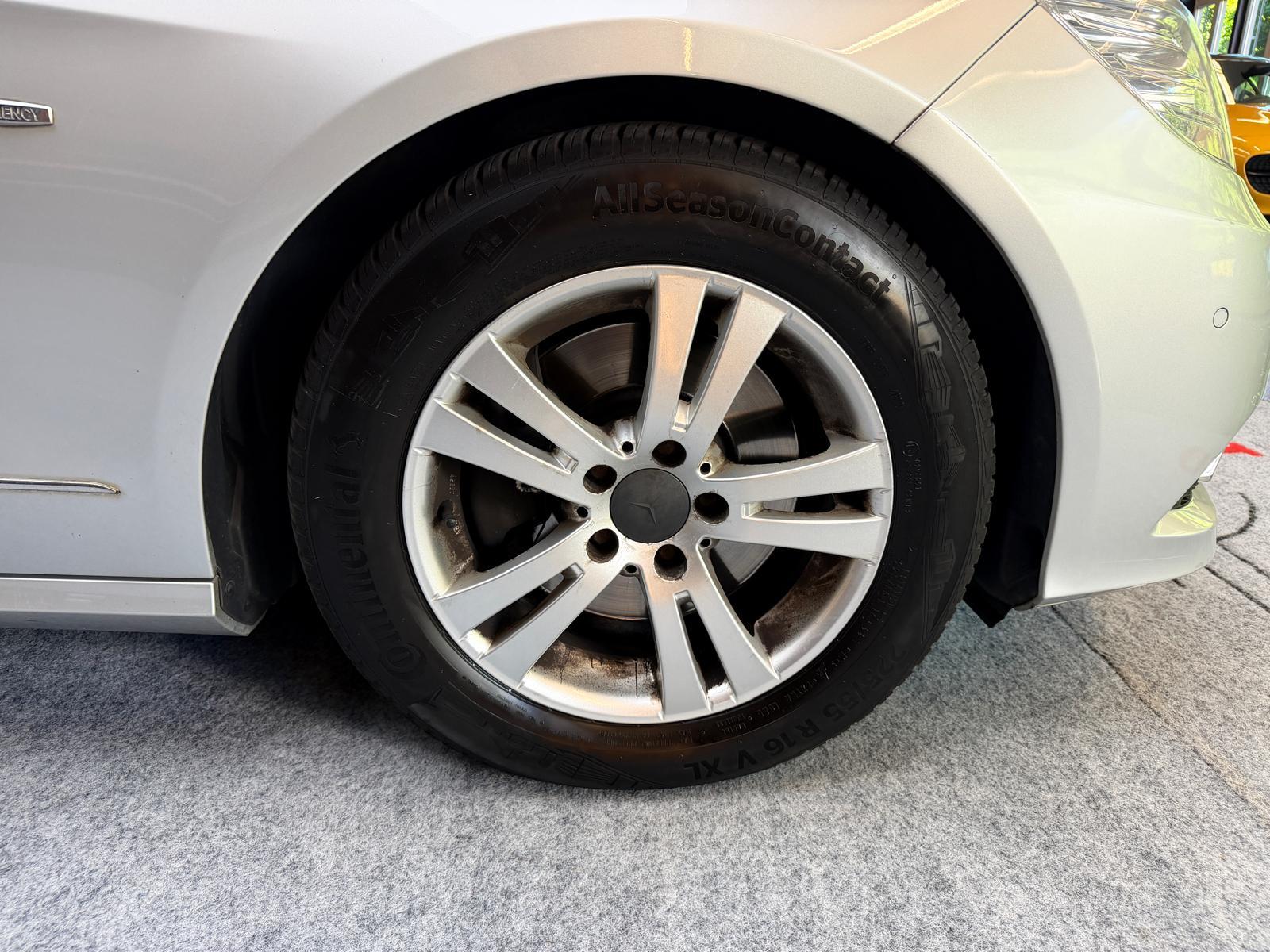 MERCEDES-BENZ E 250 CDI BlueEF-image-9