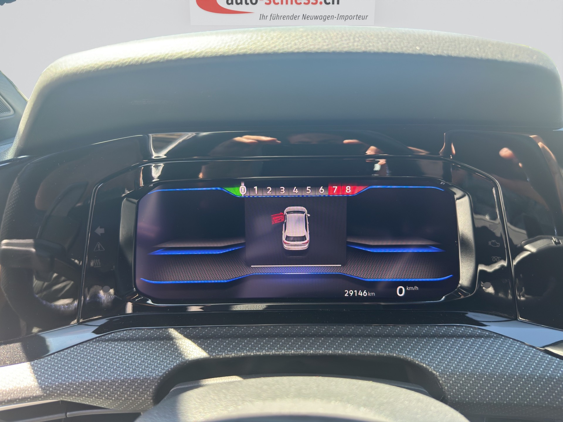 VW Golf 2.0 TSI R OPF DSG 4Motion-image-10