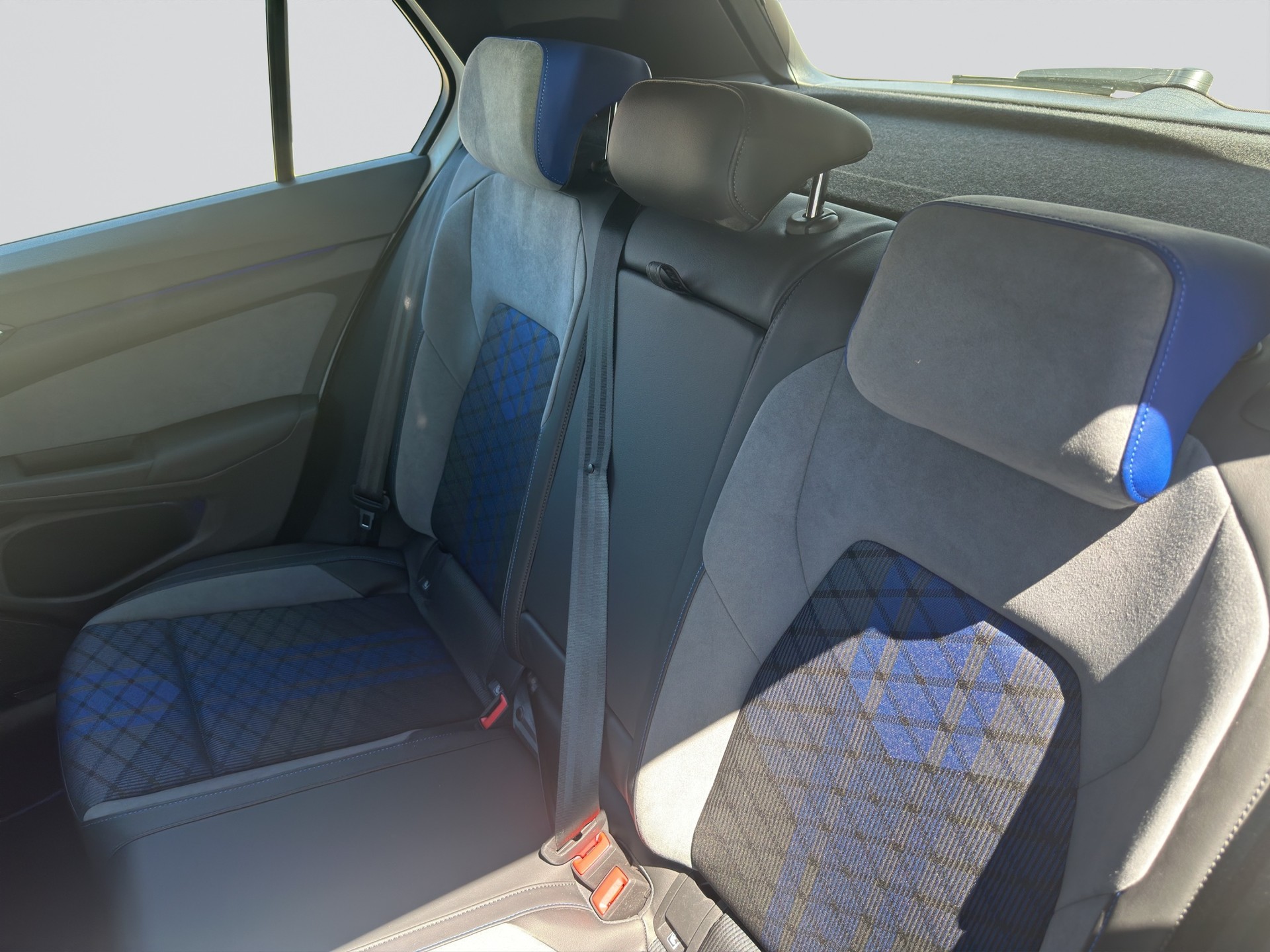VW Golf 2.0 TSI R OPF DSG 4Motion-image-7