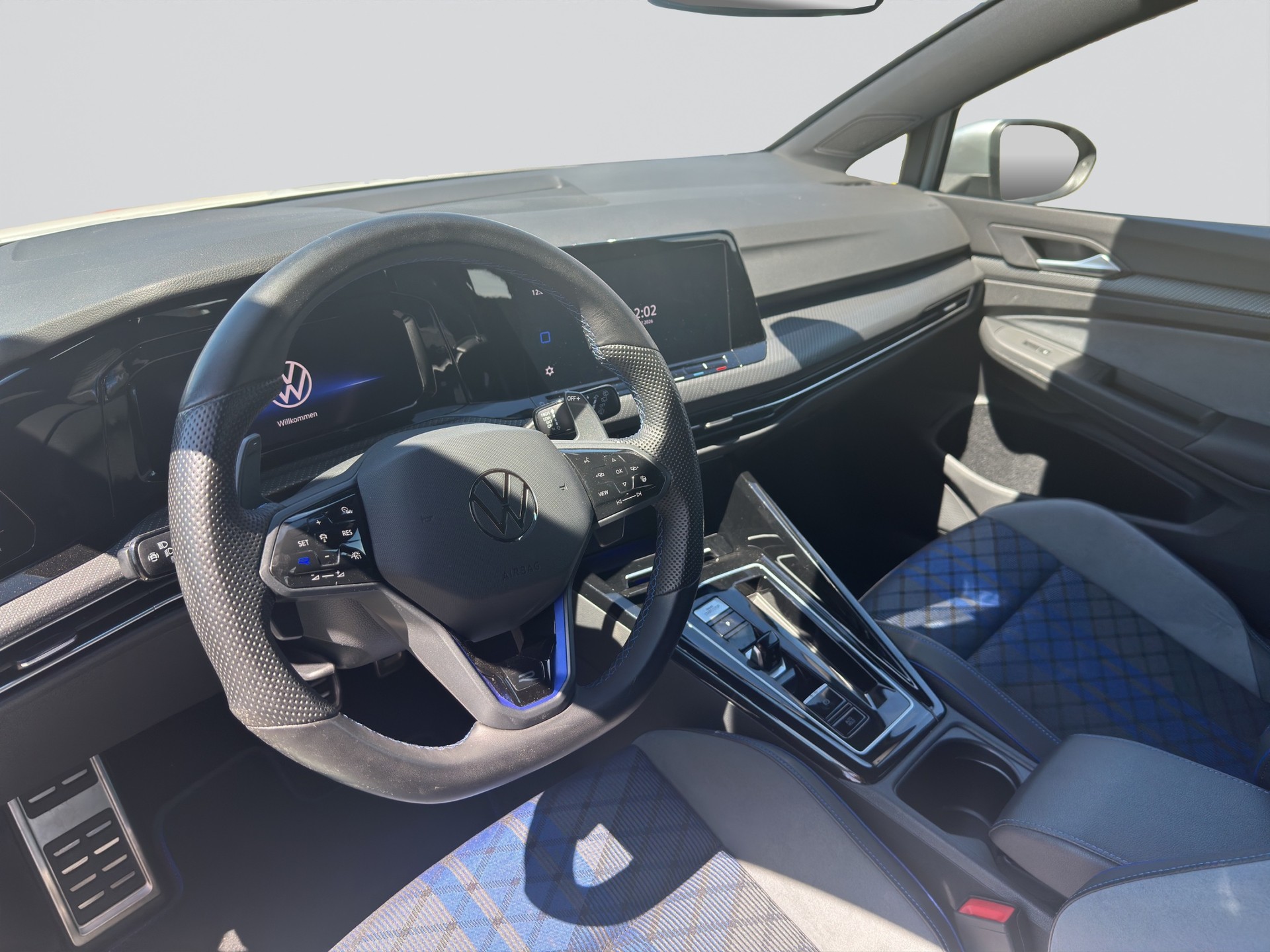 VW Golf 2.0 TSI R OPF DSG 4Motion-image-6