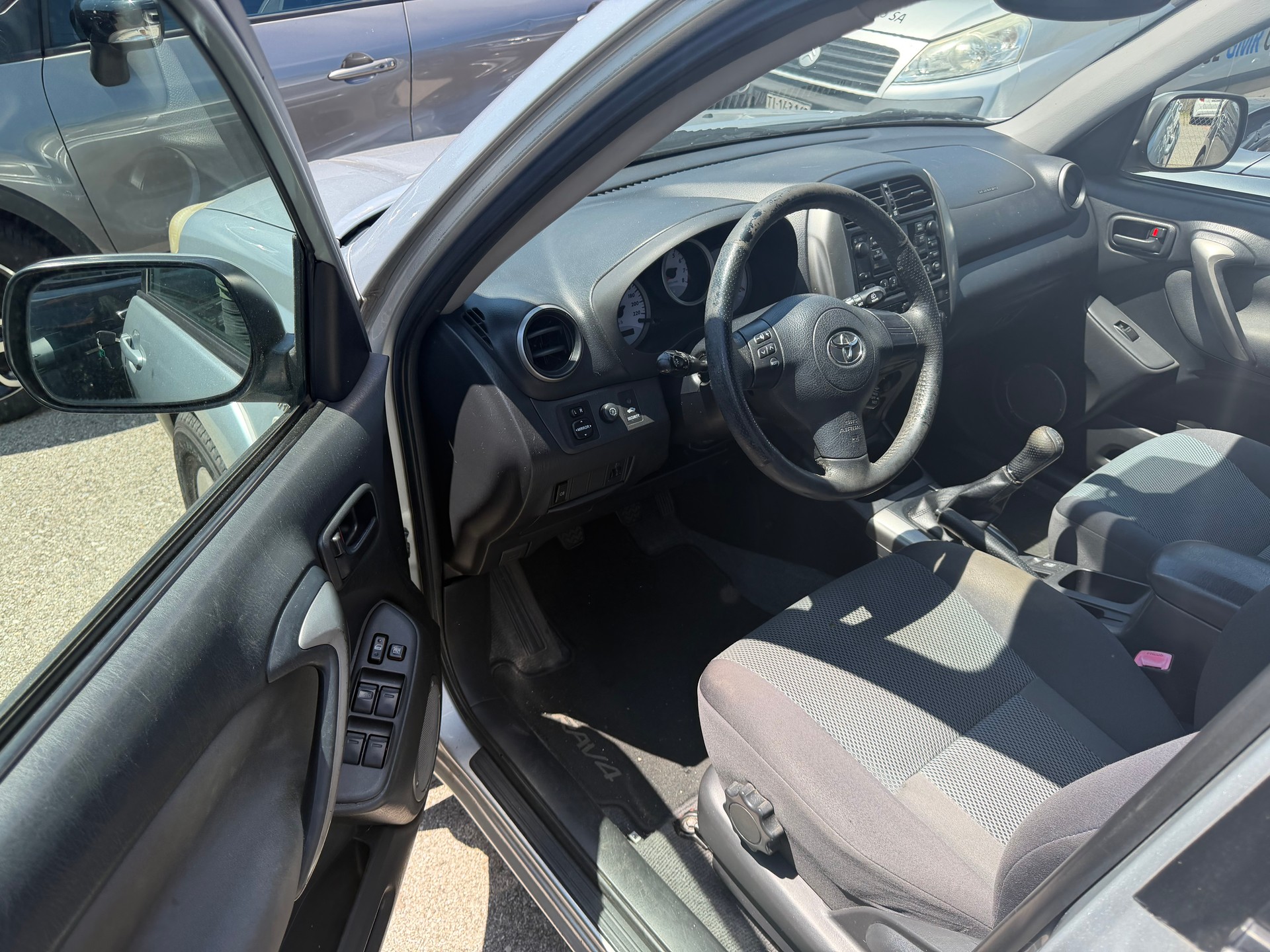 TOYOTA RAV-4 2.0 16V Linea Sol-image-4