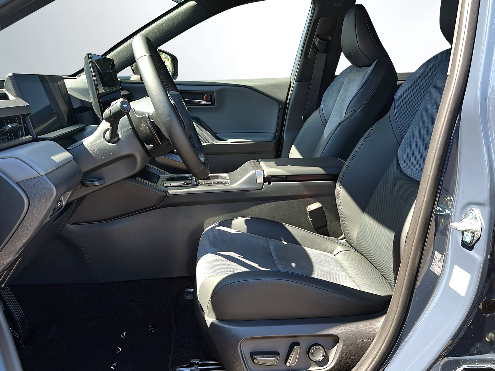 TOYOTA RAV-4 2.5 PHEV Style e-CVT AWD-image-3