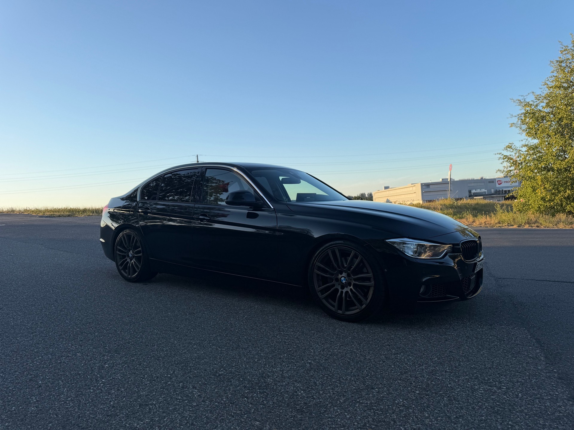 BMW 335i Luxury Line Steptronic-image-0
