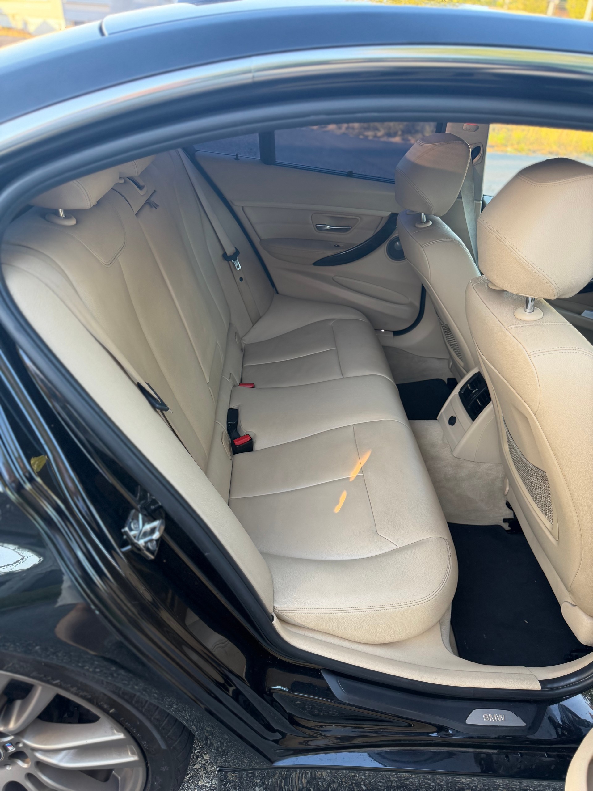 BMW 335i Luxury Line Steptronic-image-9