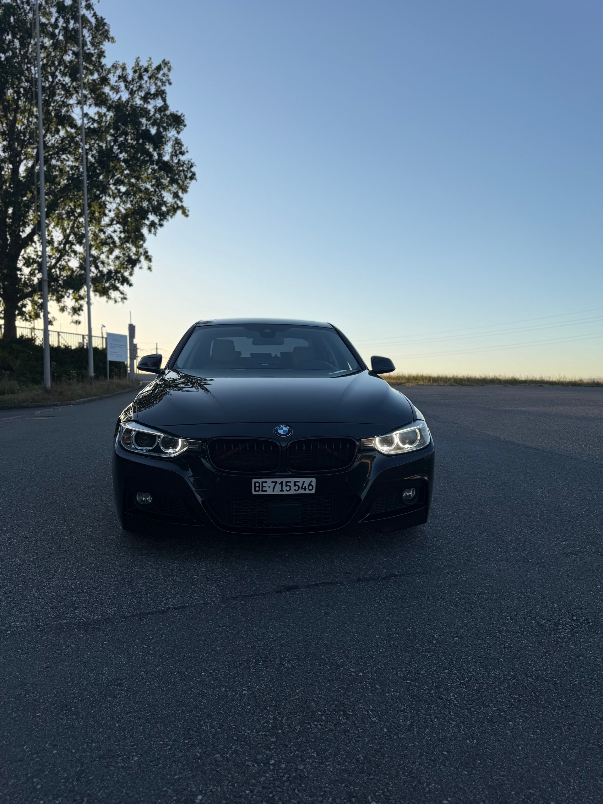 BMW 335i Luxury Line Steptronic-image-2