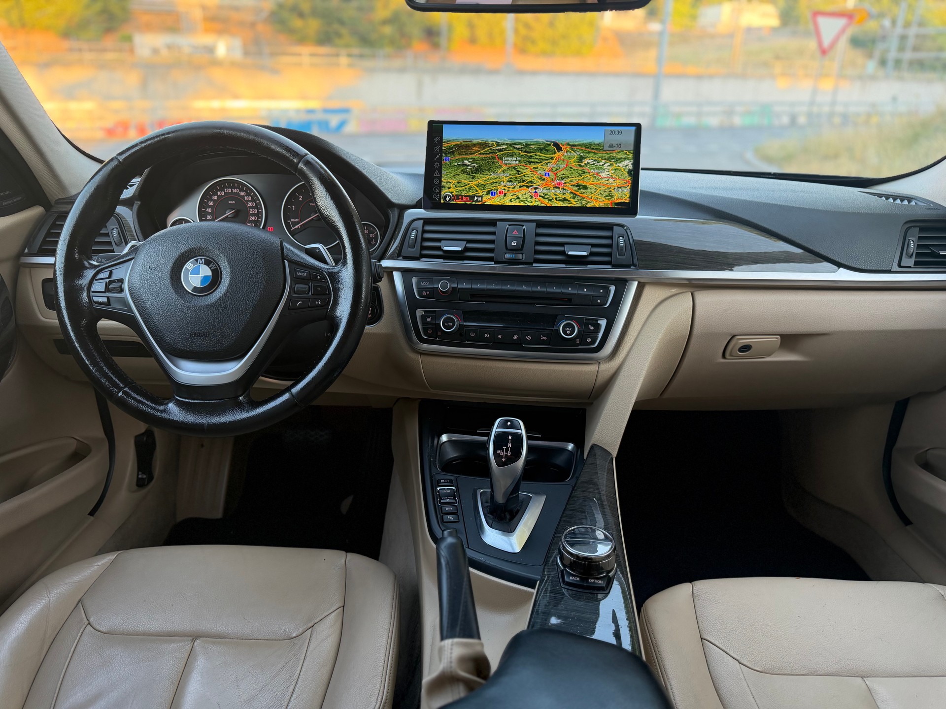 BMW 335i Luxury Line Steptronic-image-10