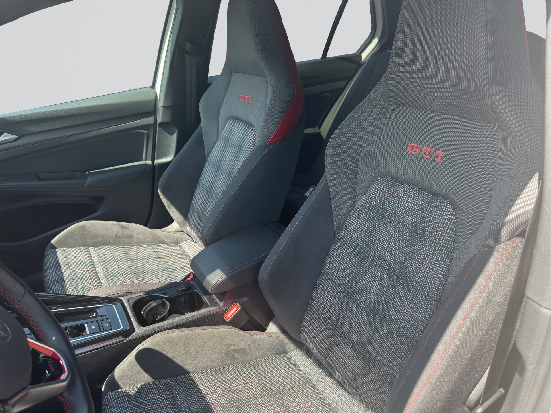VW Golf GTI VIII LIM. 2.0 TSI DSG-image-6