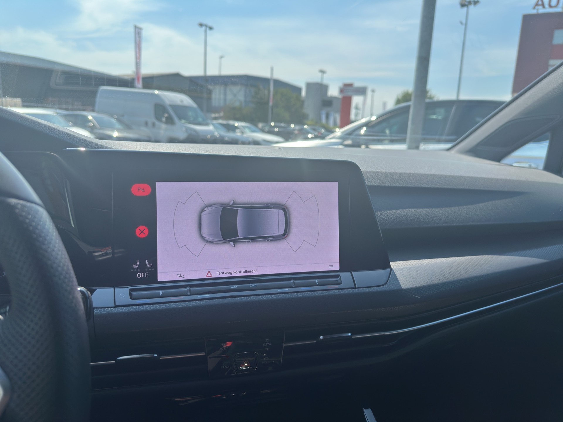 VW Golf GTI VIII LIM. 2.0 TSI DSG-image-14