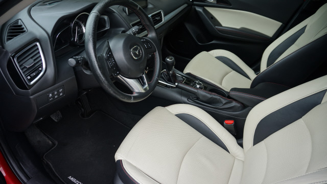 MAZDA 3 2.0 16V Revolution-image-10