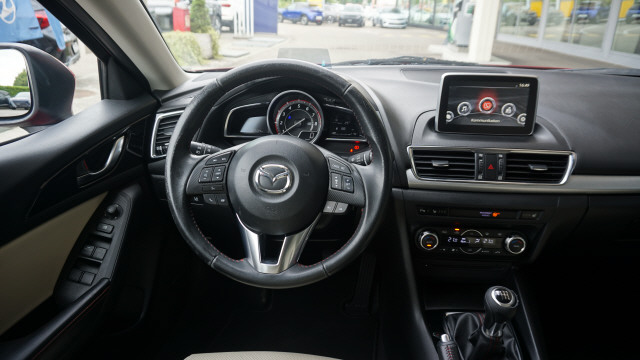 MAZDA 3 2.0 16V Revolution-image-11
