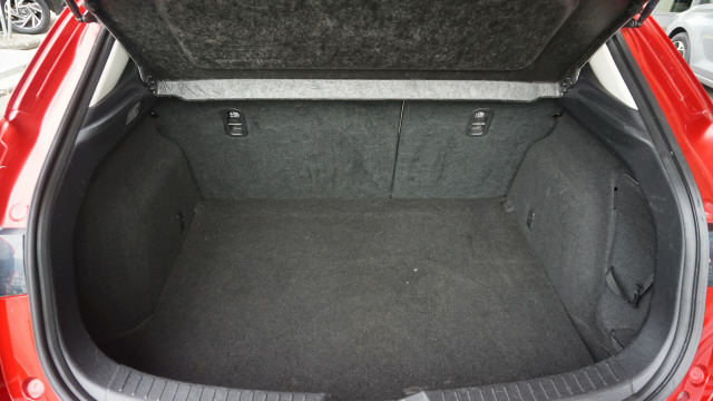 MAZDA 3 2.0 16V Revolution-image-8