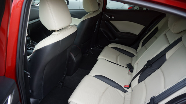 MAZDA 3 2.0 16V Revolution-image-9