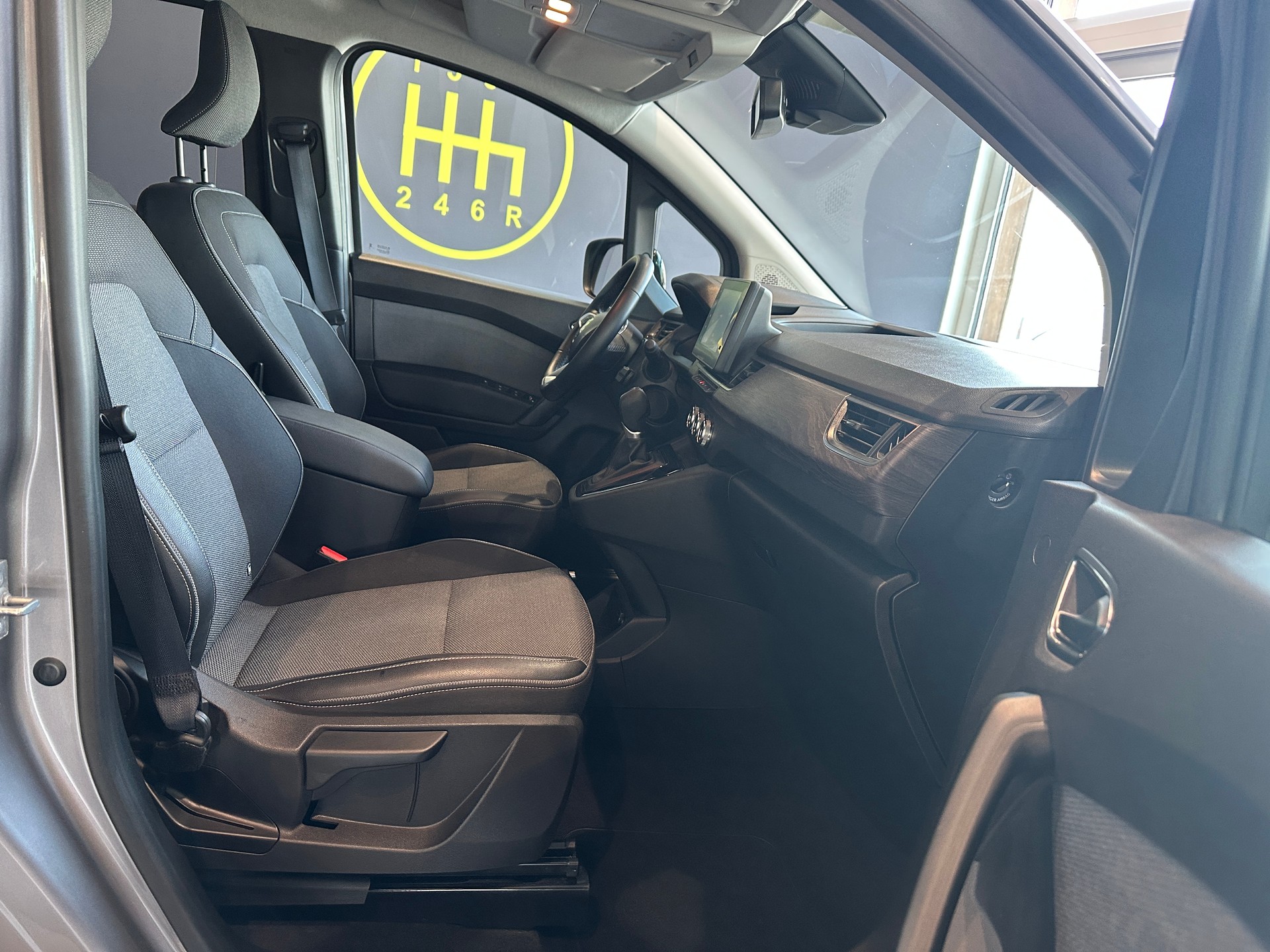 RENAULT Kangoo 1.3 TCe 130 PF Techno-image-11