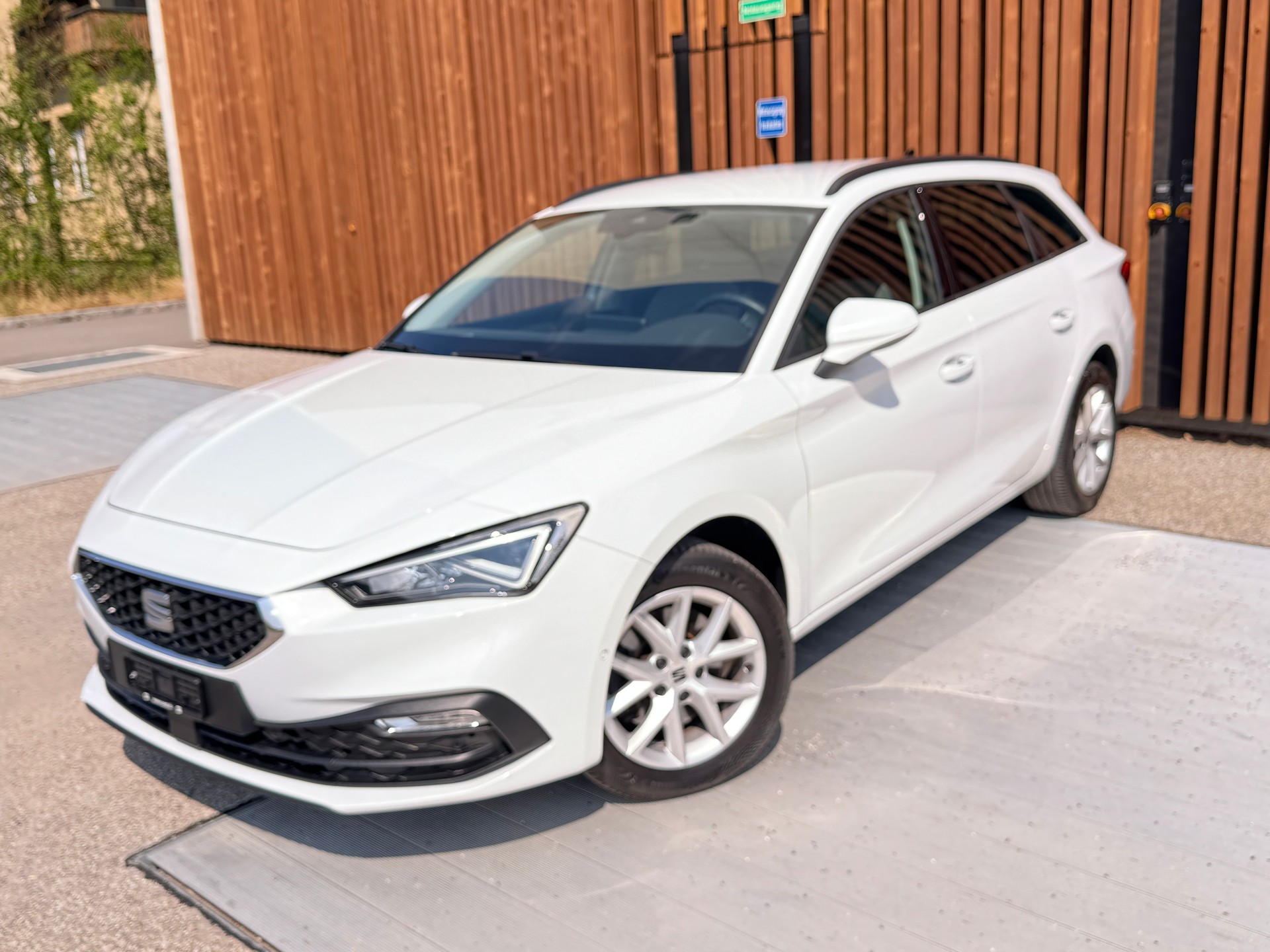 SEAT Leon ST 2.0 TDI EVO DSG Style-image-0