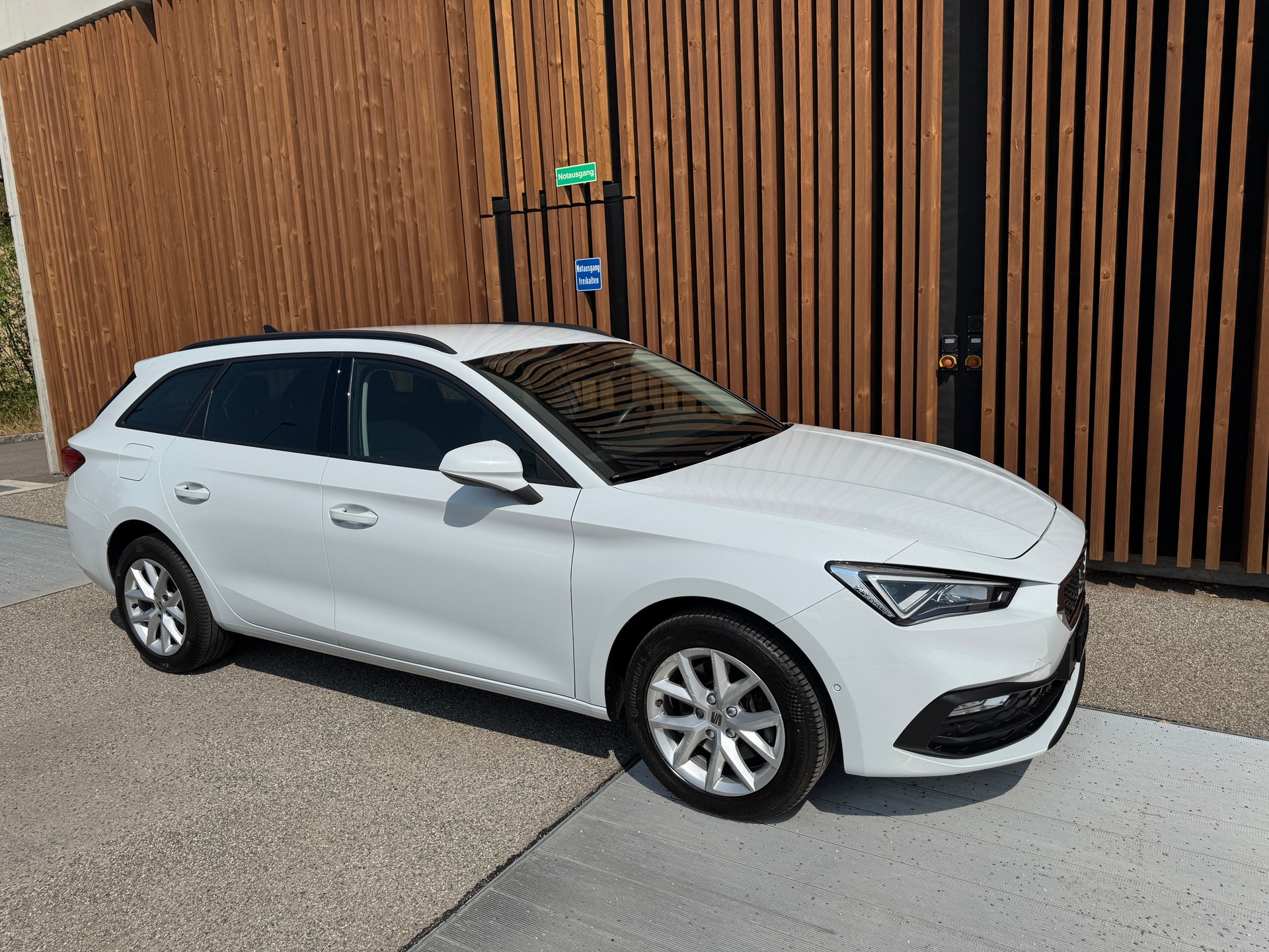 SEAT Leon ST 2.0 TDI EVO DSG Style-image-3