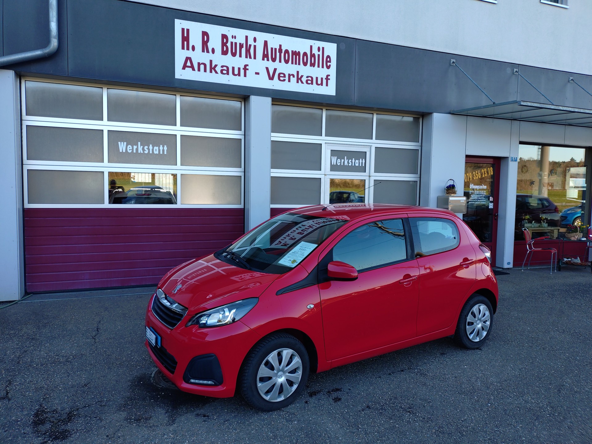 PEUGEOT 108 1.0 VTi Allure-image-0