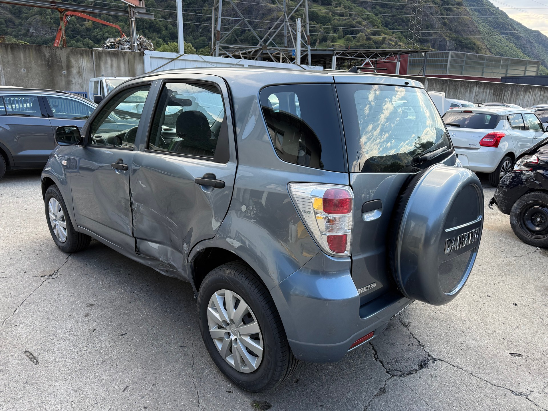 DAIHATSU Terios 1.5 16V 4WD Automatic-image-9