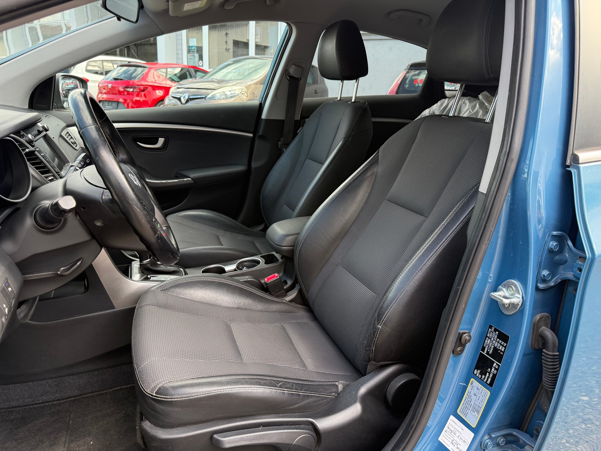 HYUNDAI i30 1.6 GDI Premium Automatic-image-7