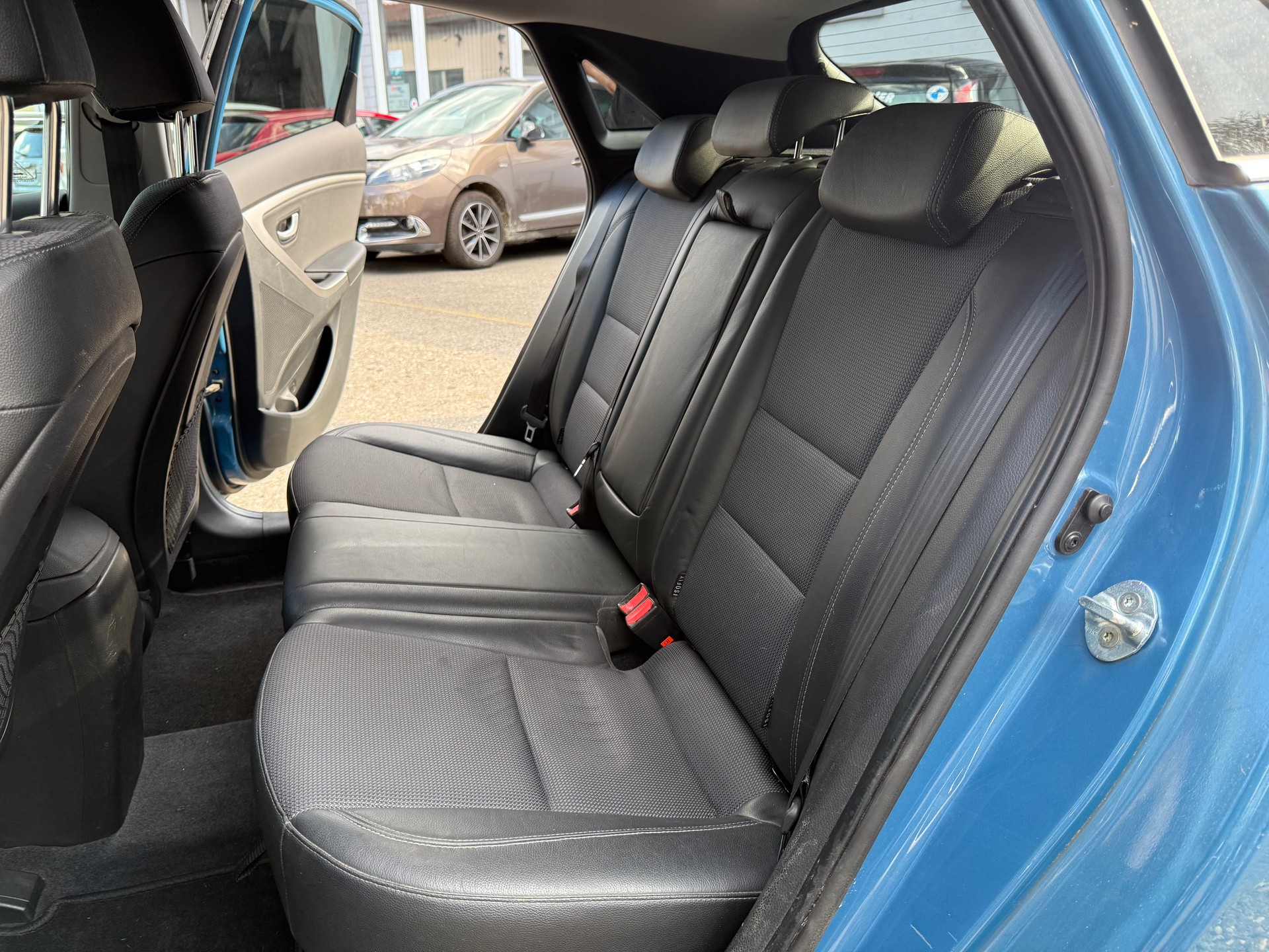 HYUNDAI i30 1.6 GDI Premium Automatic-image-8