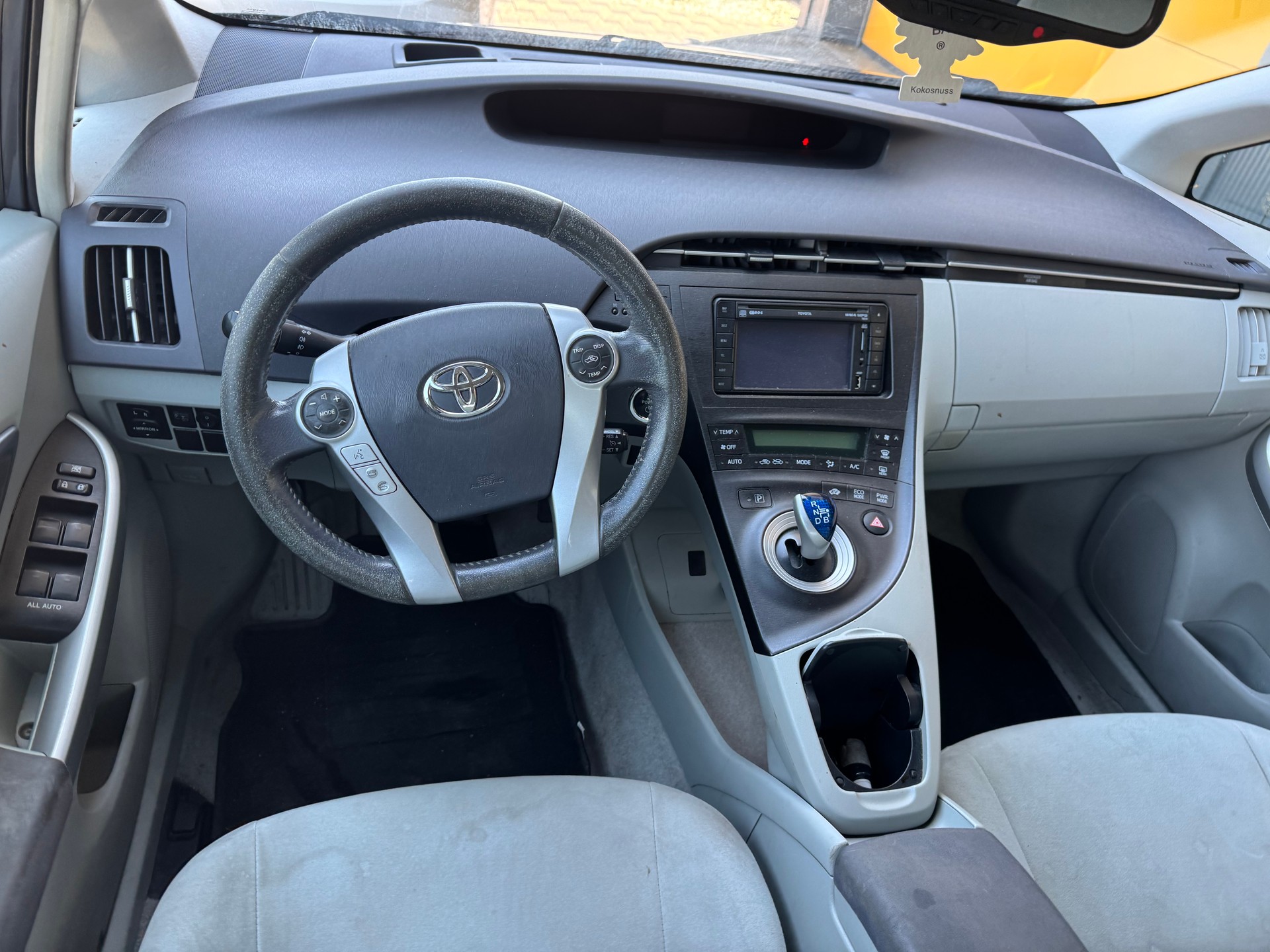 TOYOTA Prius 1.8 16V HSD Luna-image-14