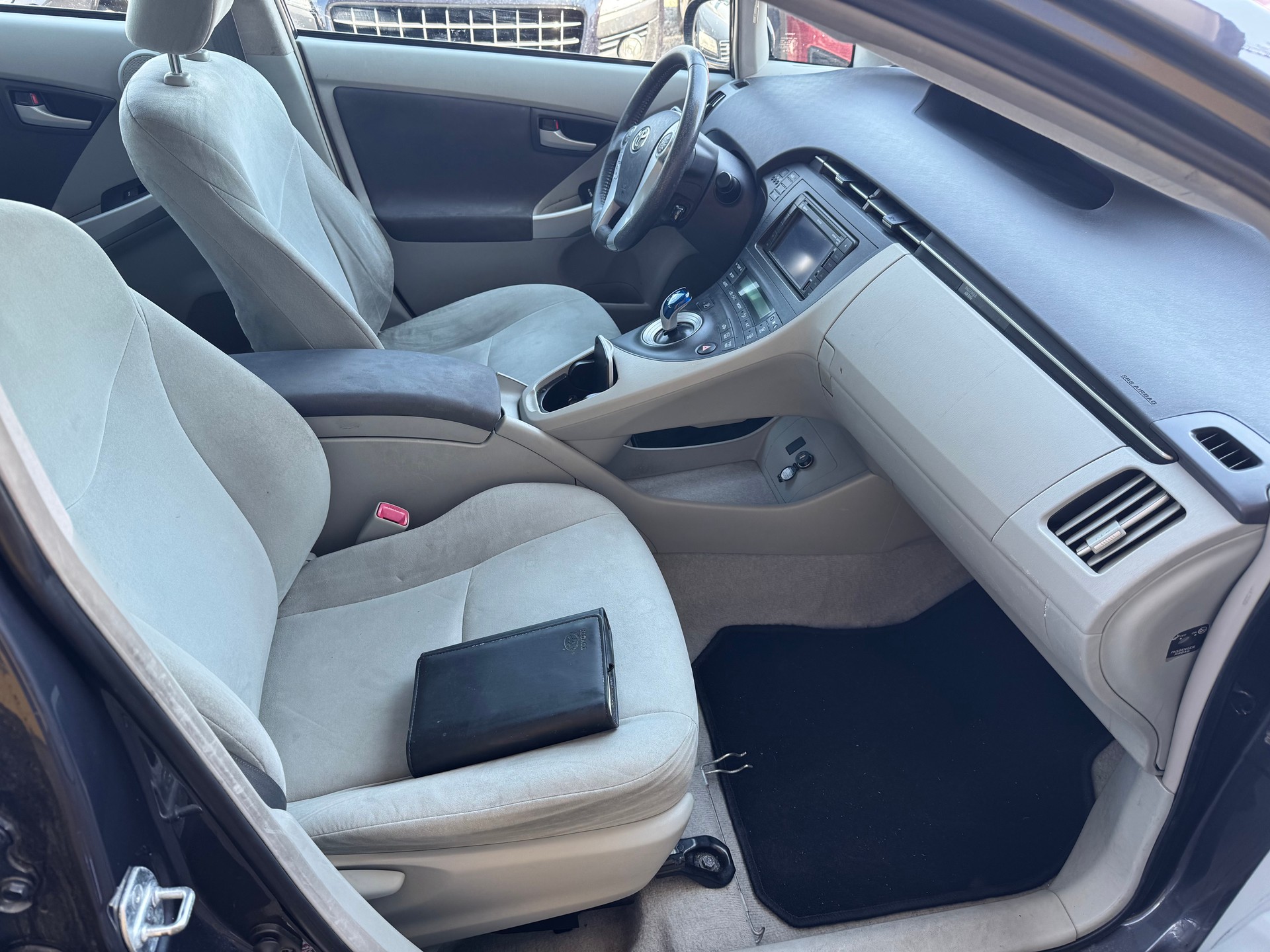 TOYOTA Prius 1.8 16V HSD Luna-image-9
