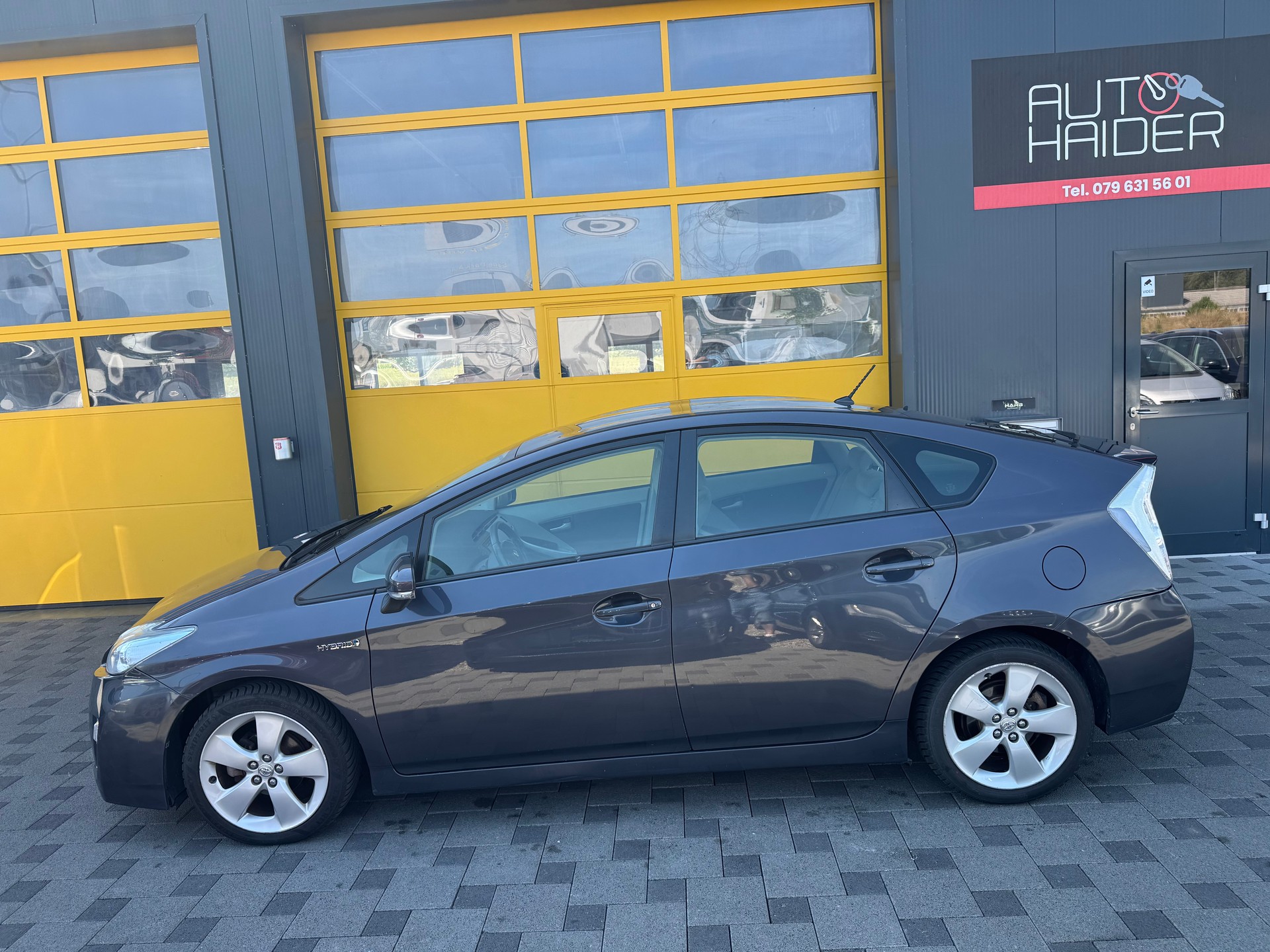 TOYOTA Prius 1.8 16V HSD Luna-image-4