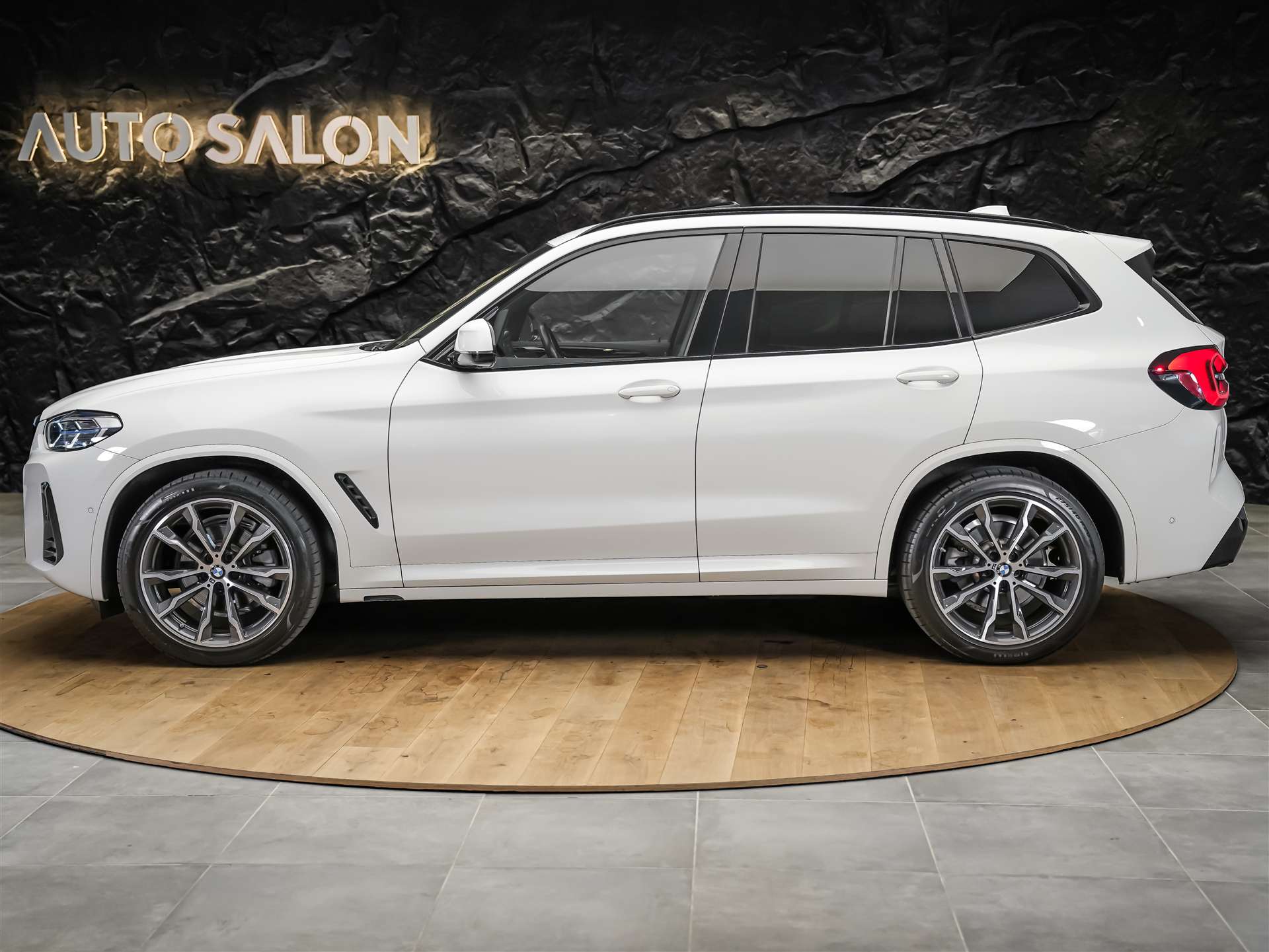 BMW X3 xDrive 20i M Sport *Facelift*Panorama*Laser*Leder Vernasca*-image-1