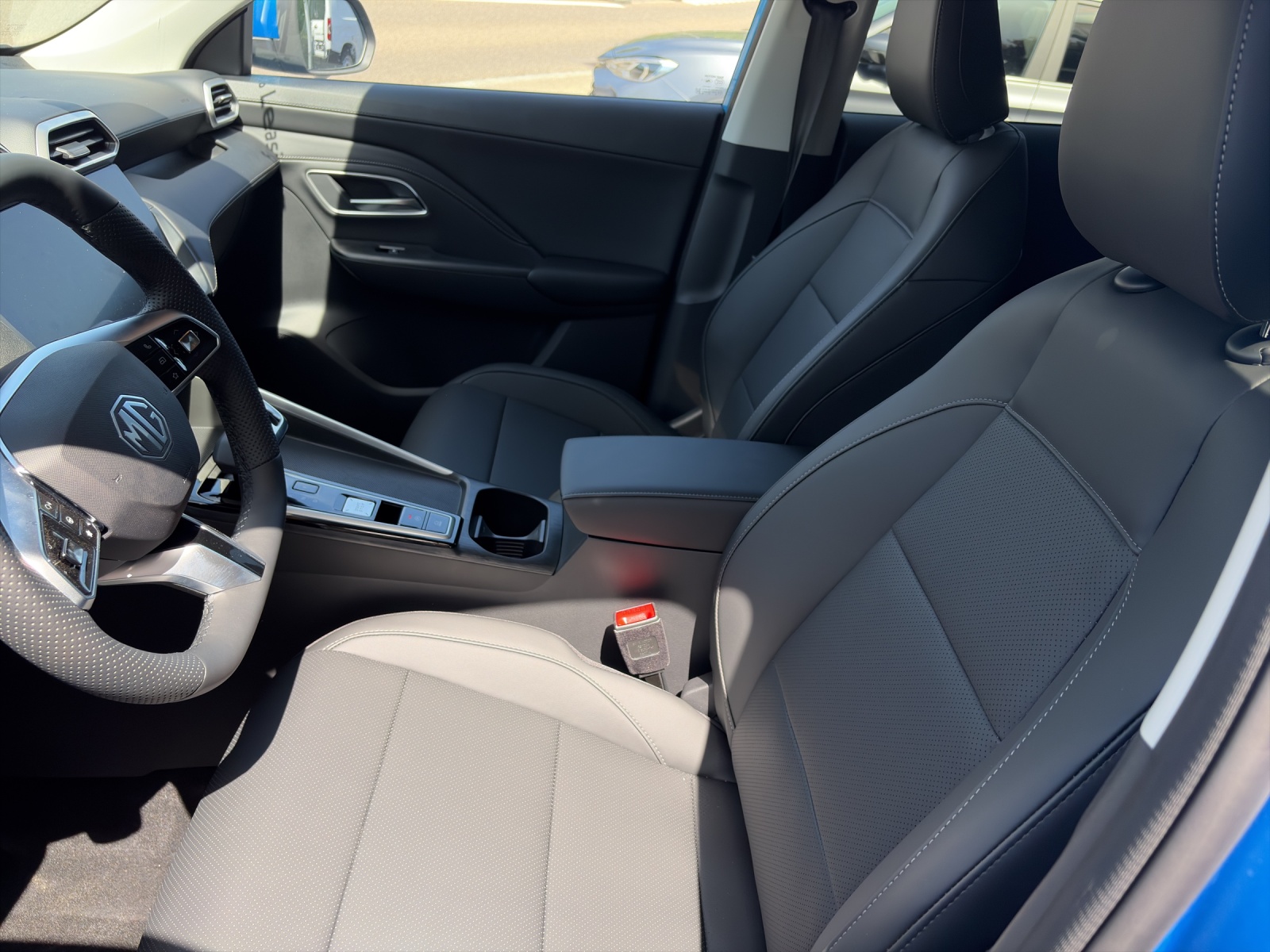 MG ZS 1.5 Hybrid+ Luxury-image-3