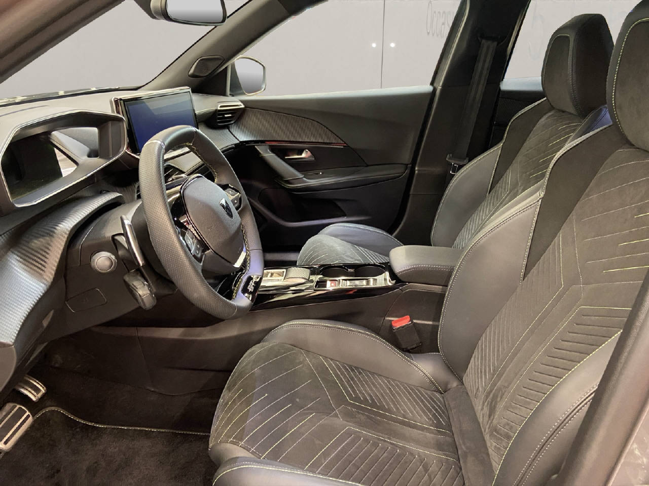 PEUGEOT 2008 1.2 PureTech 130 GT-image-4