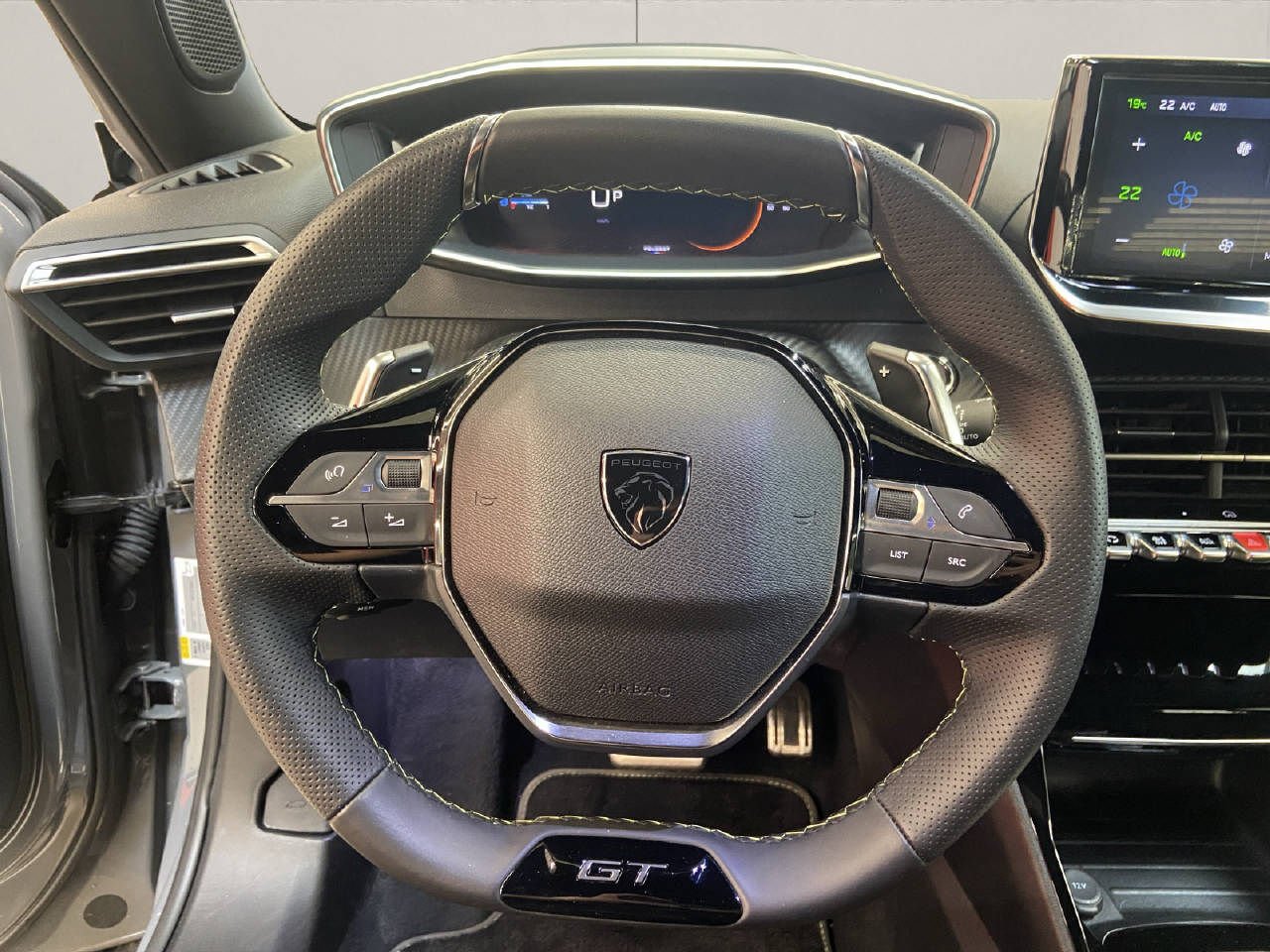 PEUGEOT 2008 1.2 PureTech 130 GT-image-6