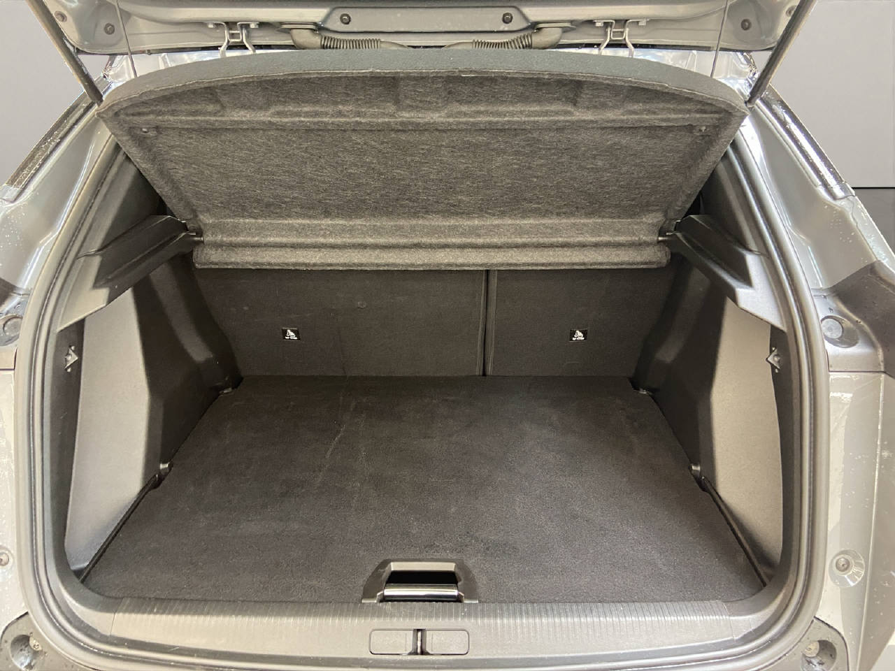PEUGEOT 2008 1.2 PureTech 130 GT-image-13