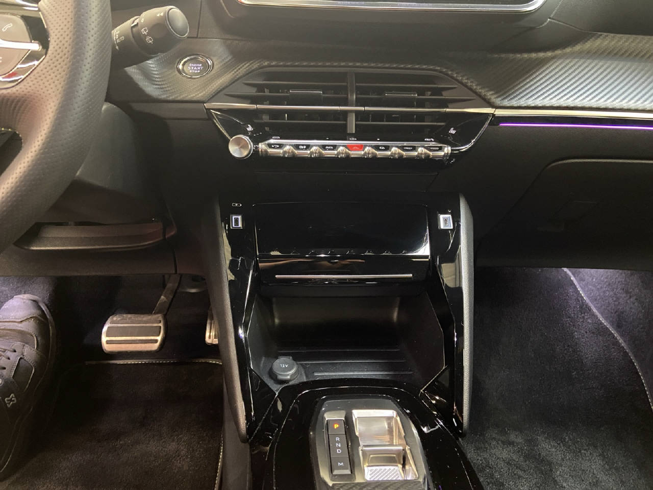 PEUGEOT 2008 1.2 PureTech 130 GT-image-7