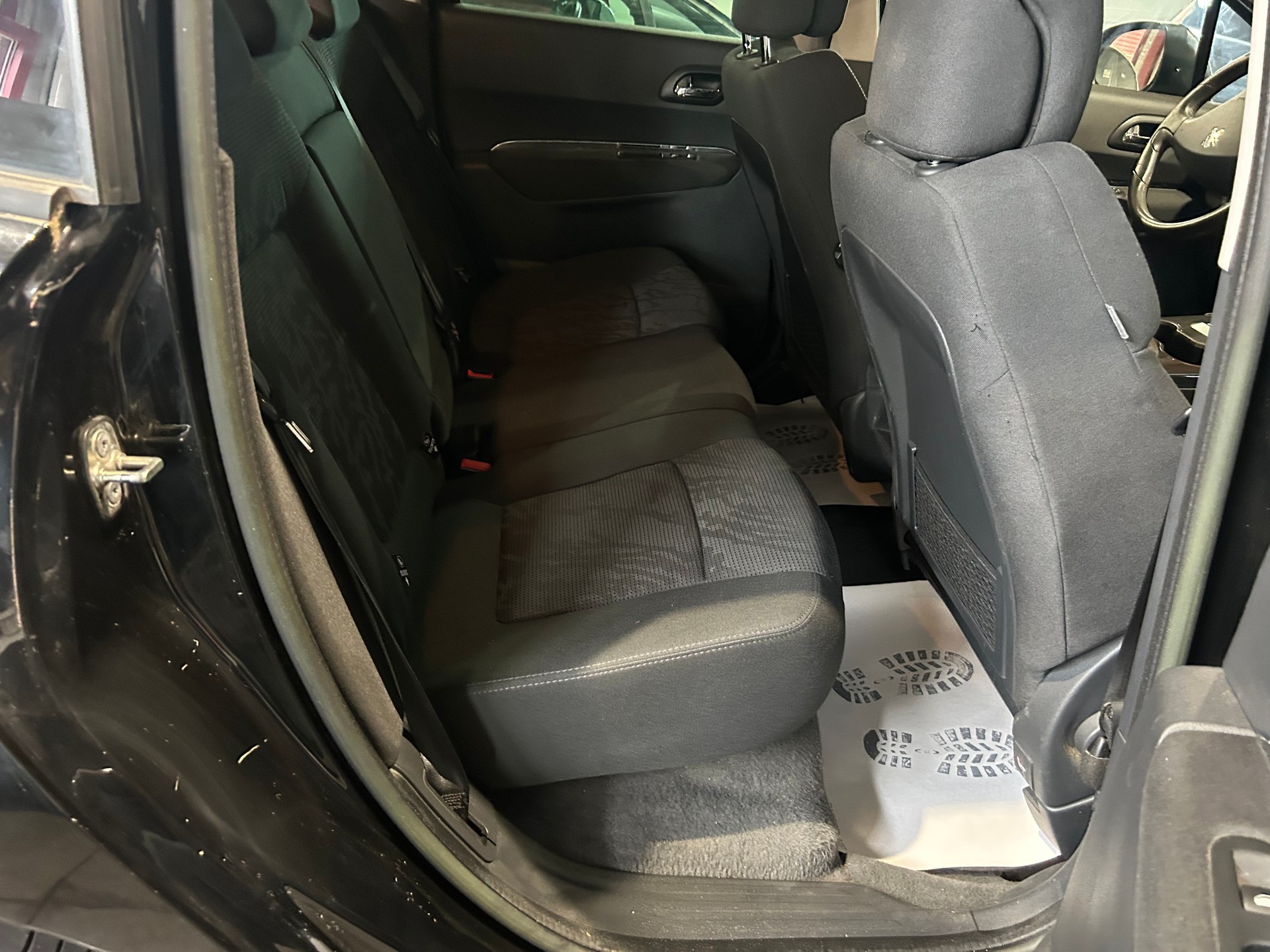 PEUGEOT 3008 1.6 16V T Allure-image-9