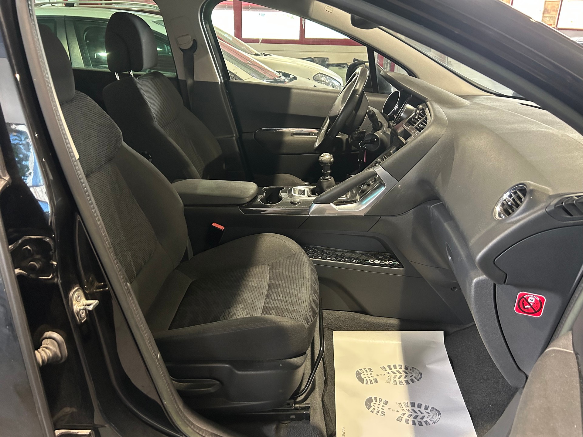 PEUGEOT 3008 1.6 16V T Allure-image-8