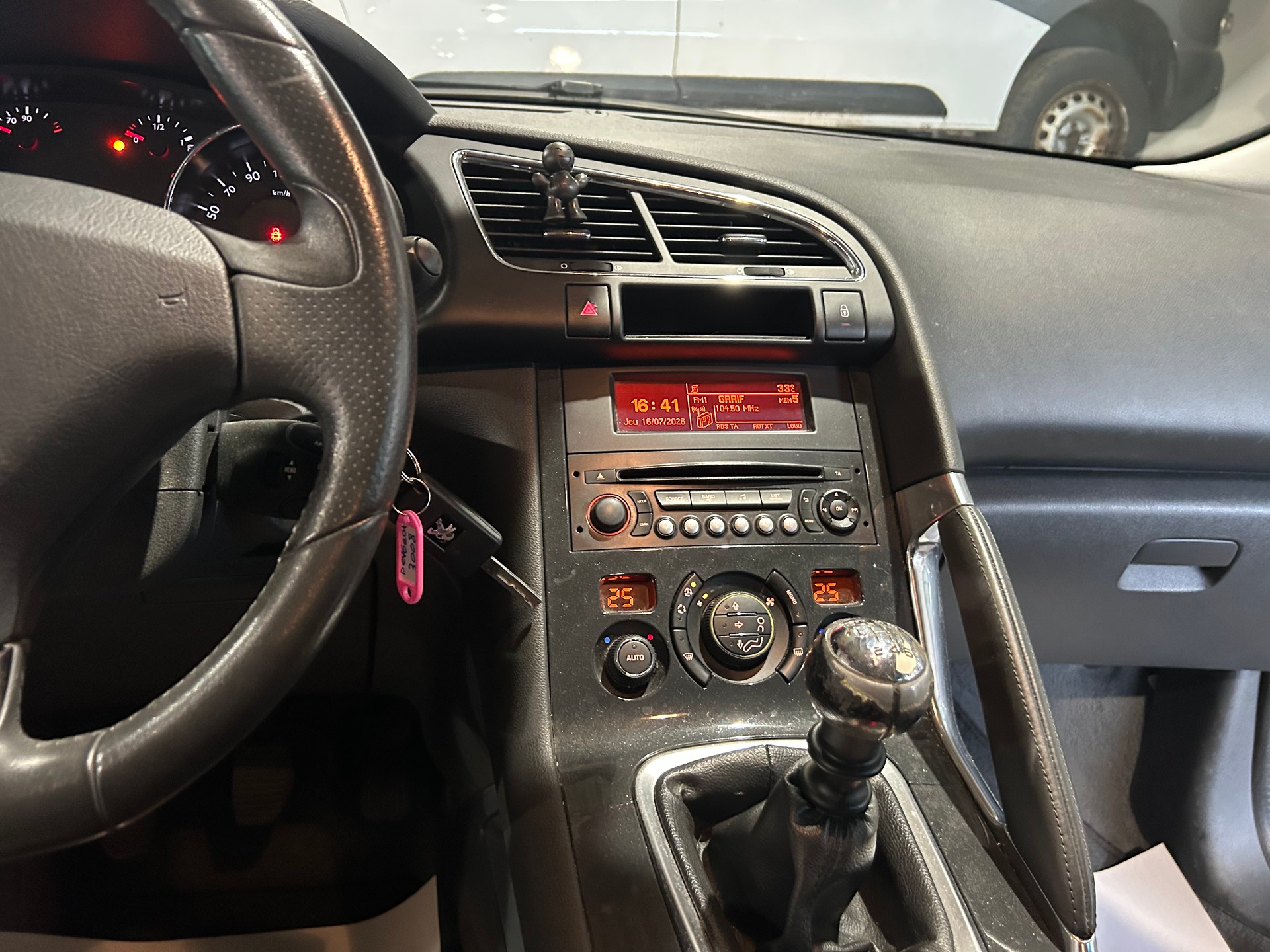 PEUGEOT 3008 1.6 16V T Allure-image-10