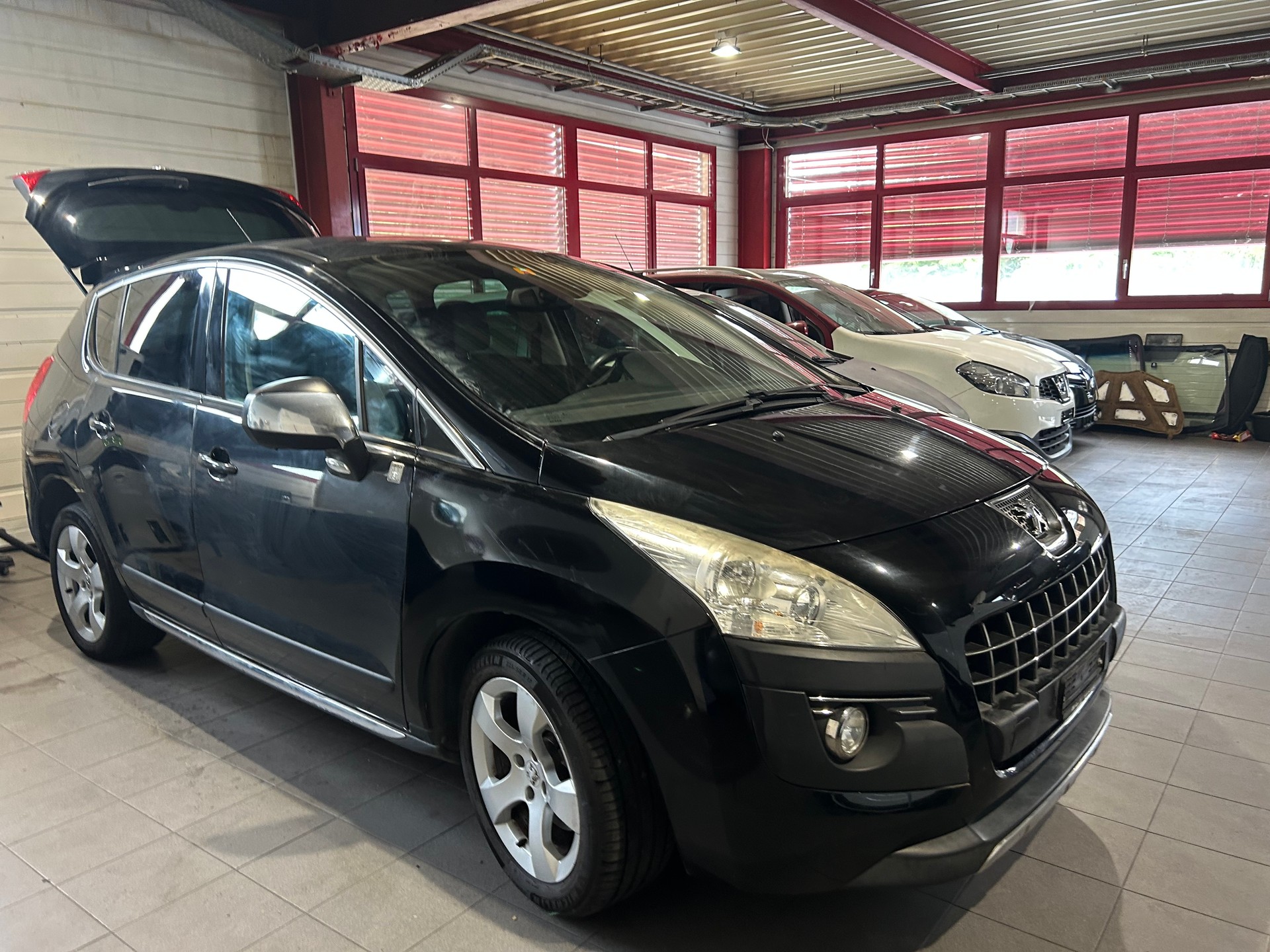 PEUGEOT 3008 1.6 16V T Allure-image-3
