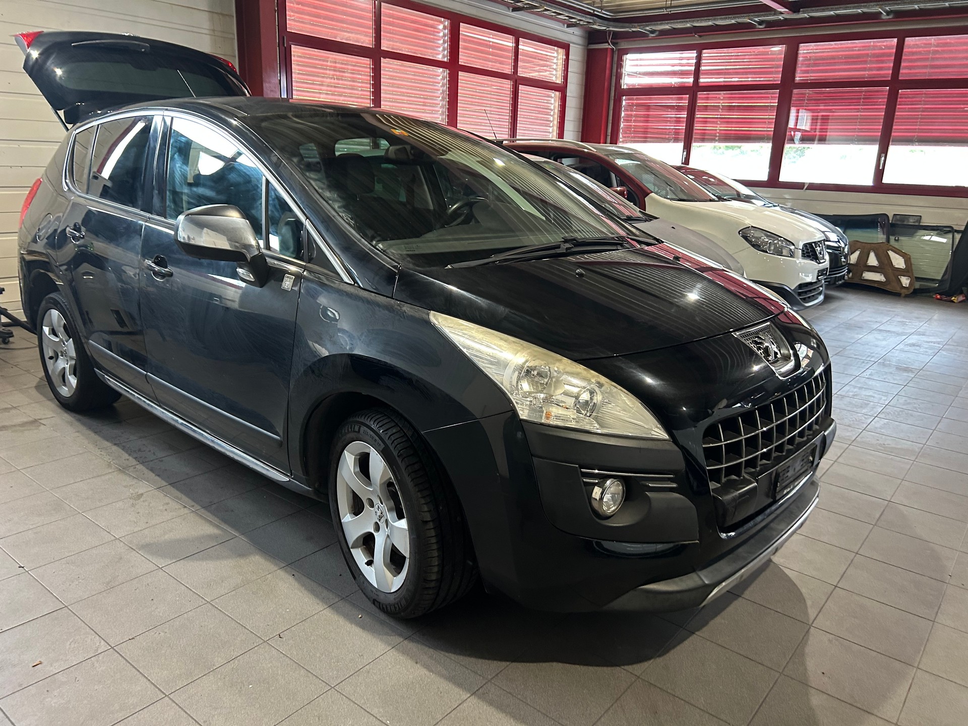 PEUGEOT 3008 1.6 16V T Allure-image-2