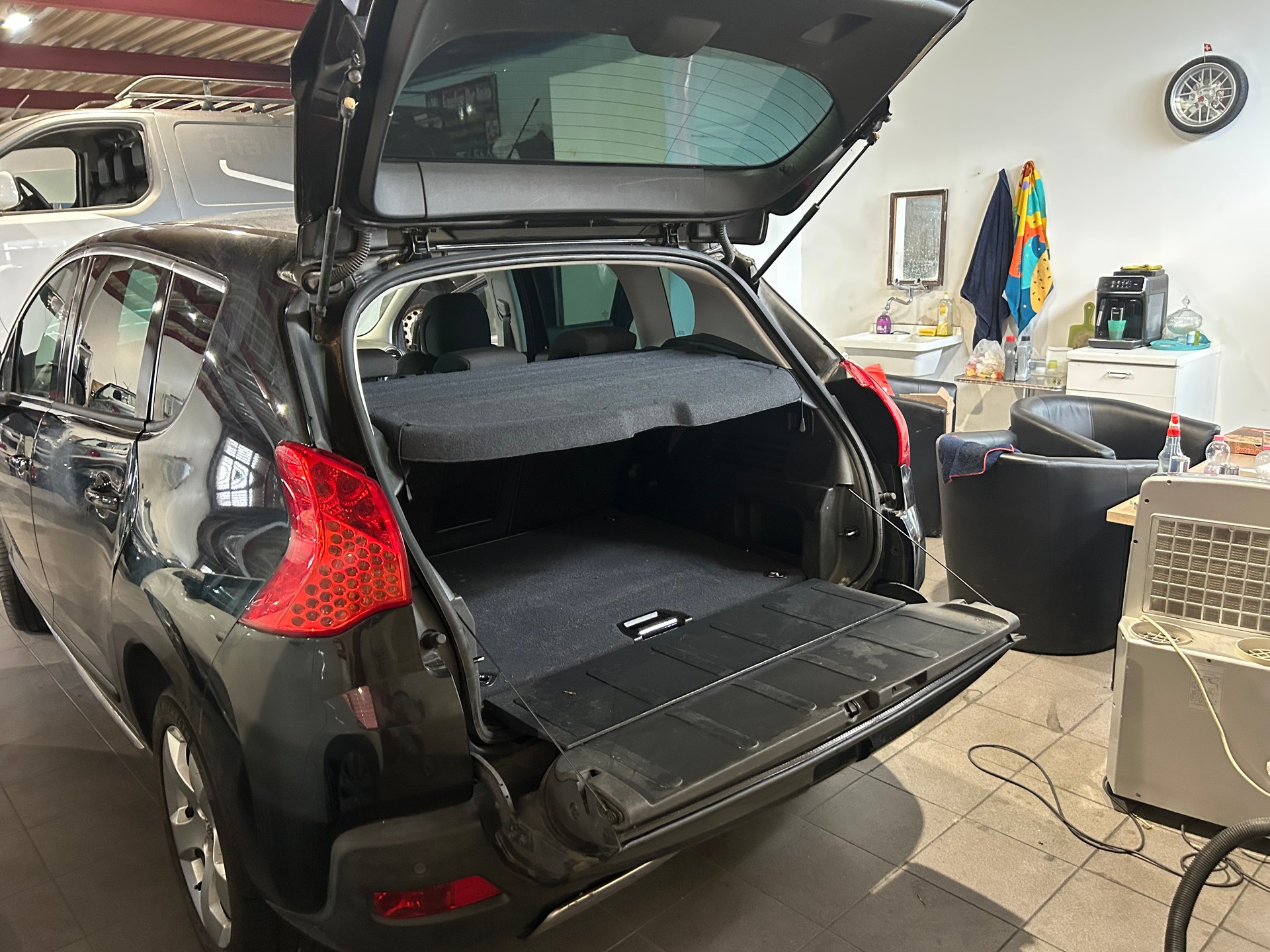PEUGEOT 3008 1.6 16V T Allure-image-7