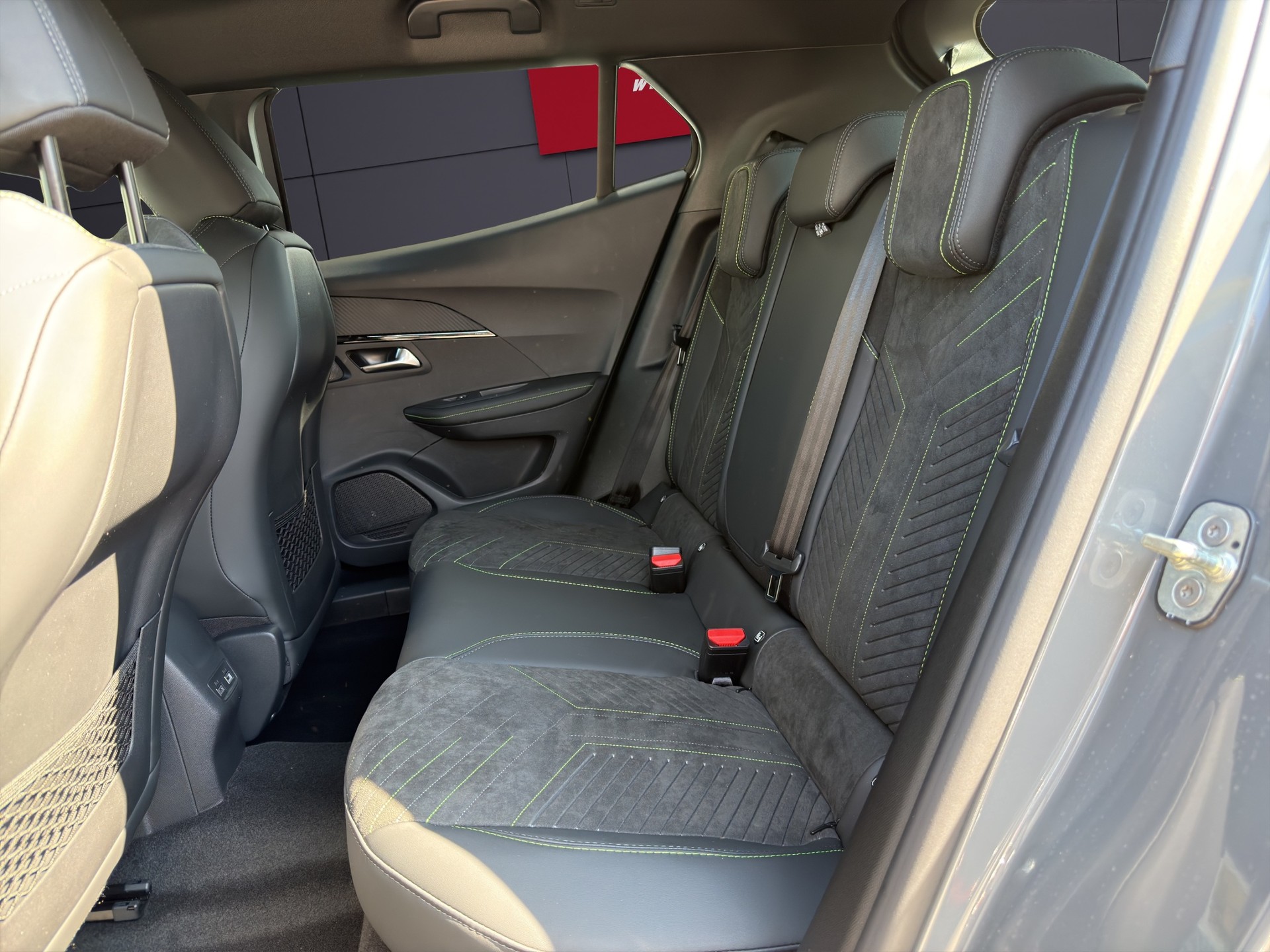 PEUGEOT 2008 1.2 MHEV GT Exclusive-image-6