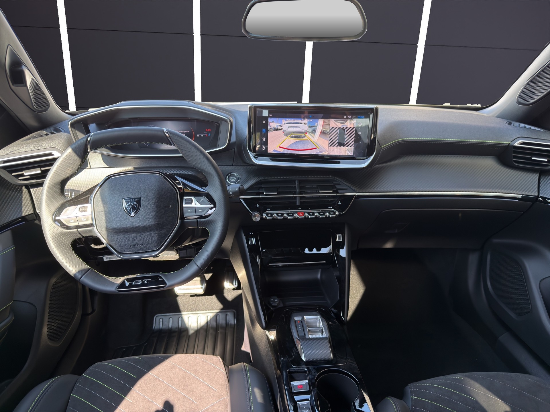 PEUGEOT 2008 1.2 MHEV GT Exclusive-image-7
