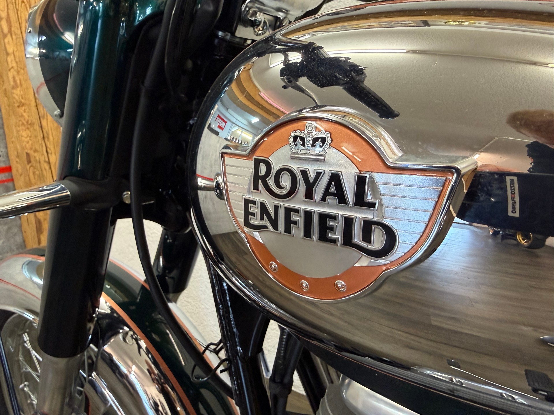 ROYAL ENFIELD Classic 350 Base-showroom-element-2
