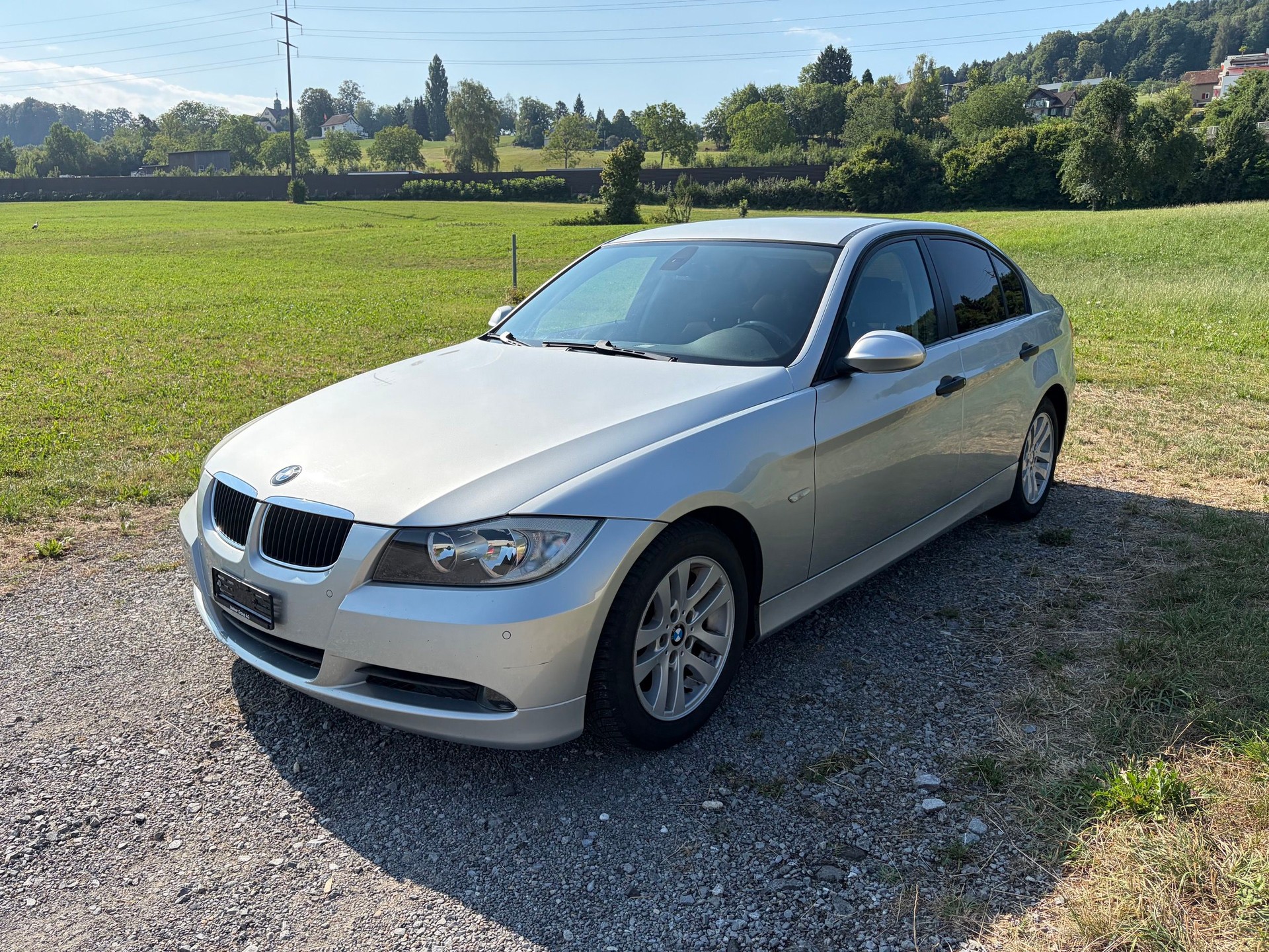 BMW 320i-image-0