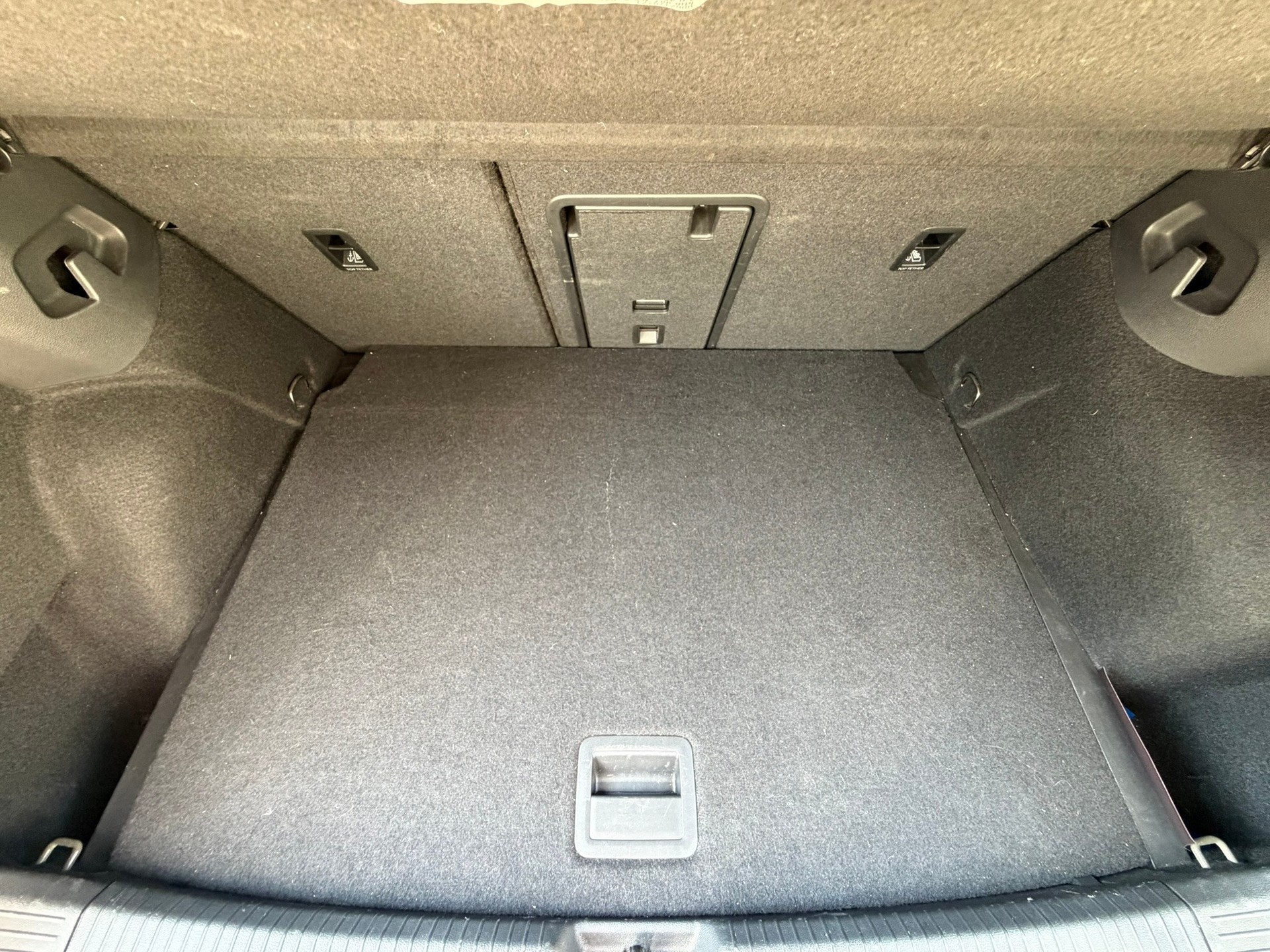 VW Golf 2.0 TSI R DSG 4Motion R Performance-image-25