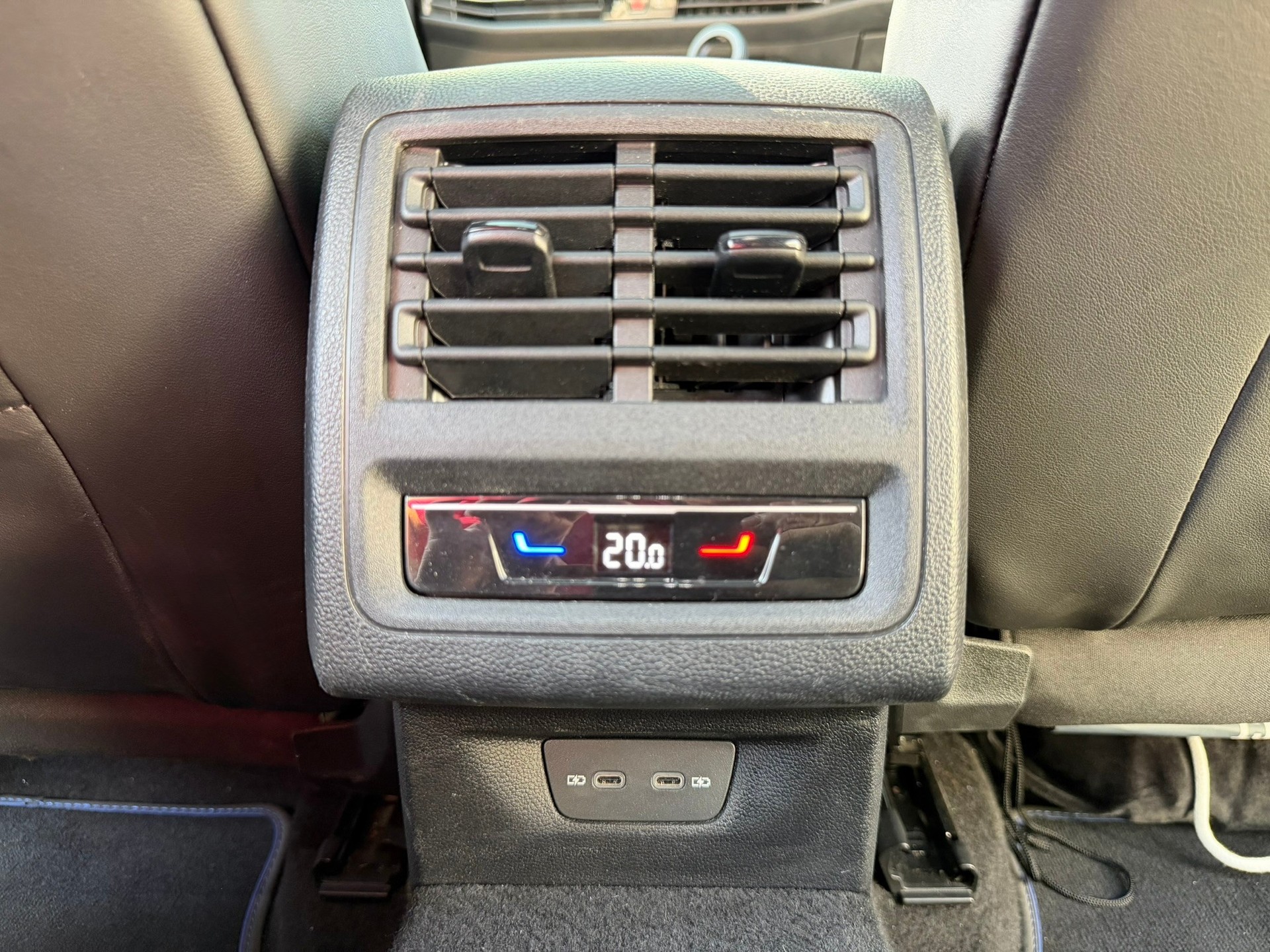 VW Golf 2.0 TSI R DSG 4Motion R Performance-image-12