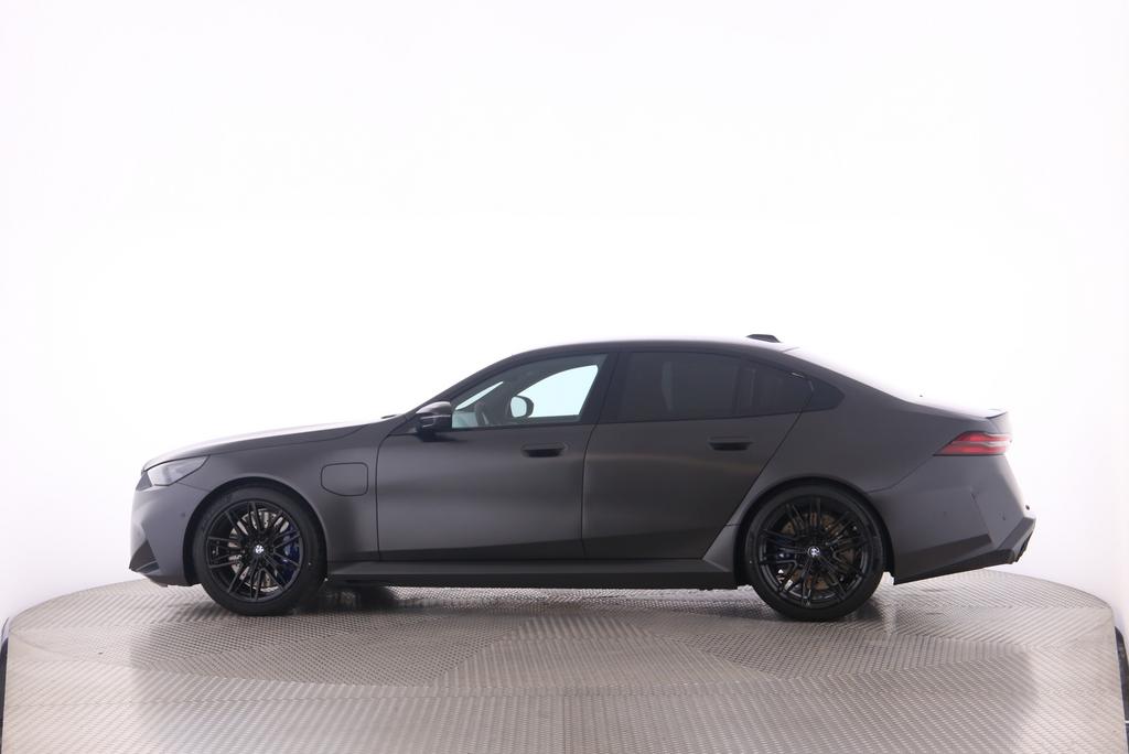 BMW M5 xDrive-image-2