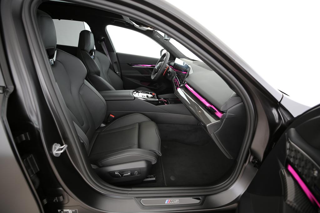 BMW M5 xDrive-image-12