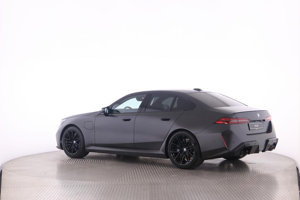 BMW M5 xDrive-image-6