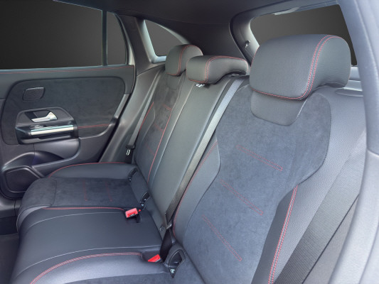 MERCEDES-BENZ GLA 200 Night Star 7G-D-image-9