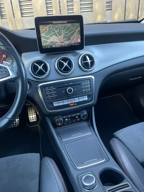 MERCEDES-BENZ CLA 200 AMG Line 7G-DCT-image-23